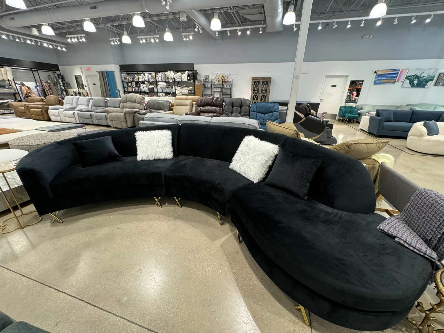 Wayfair brings sales at nearly half price to San Marcos