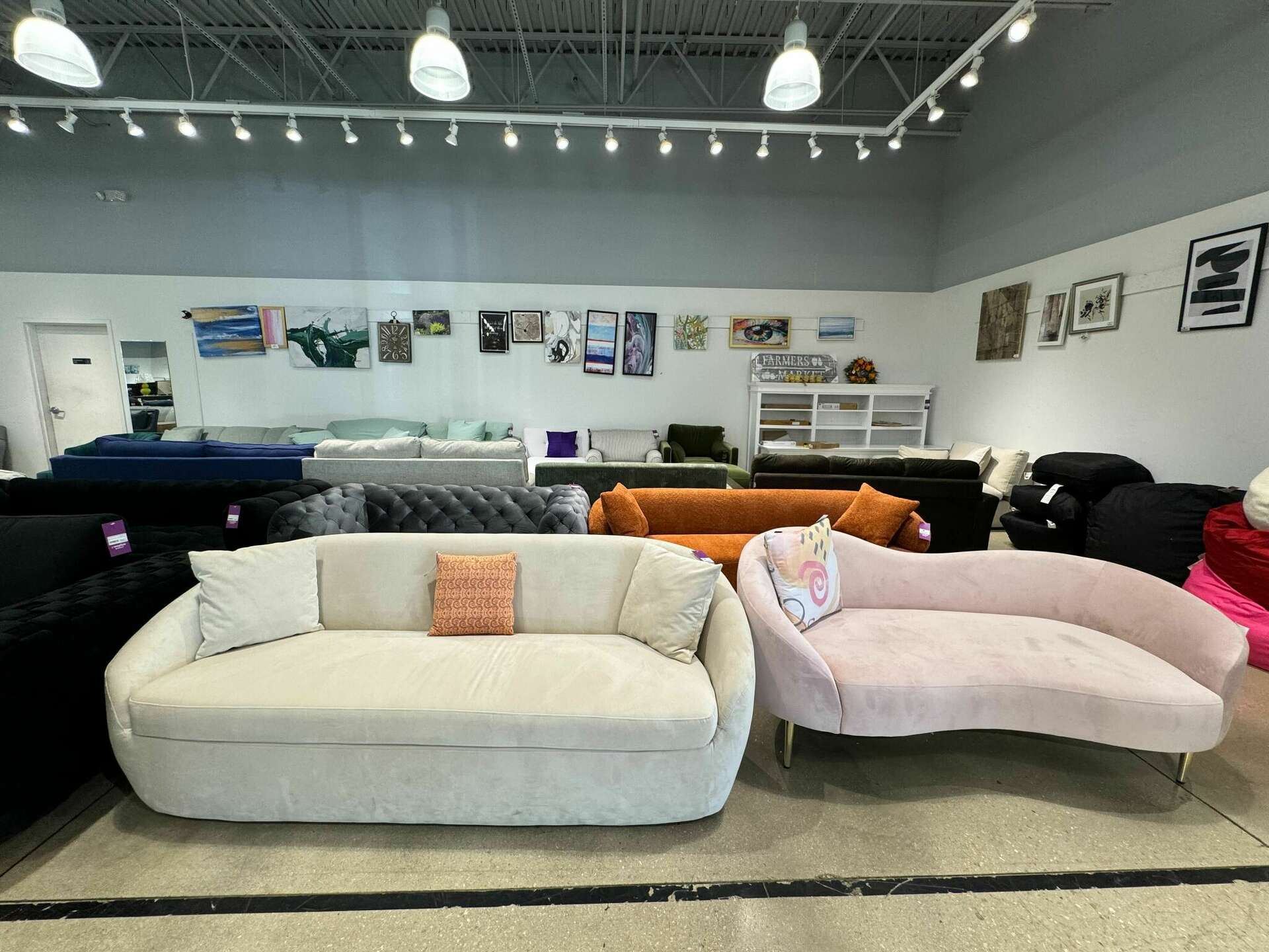 Wayfair brings sales at nearly half price to San Marcos