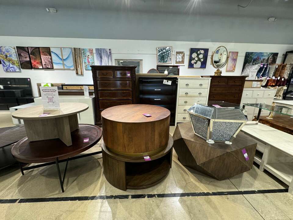 Wayfair brings sales at nearly half price to San Marcos