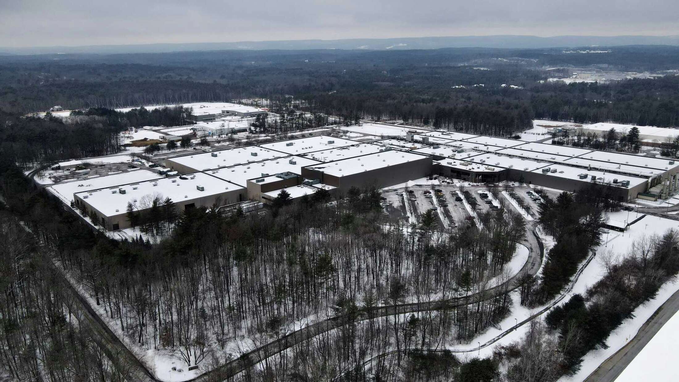 Quad to close Saratoga Springs plant amid industry decline