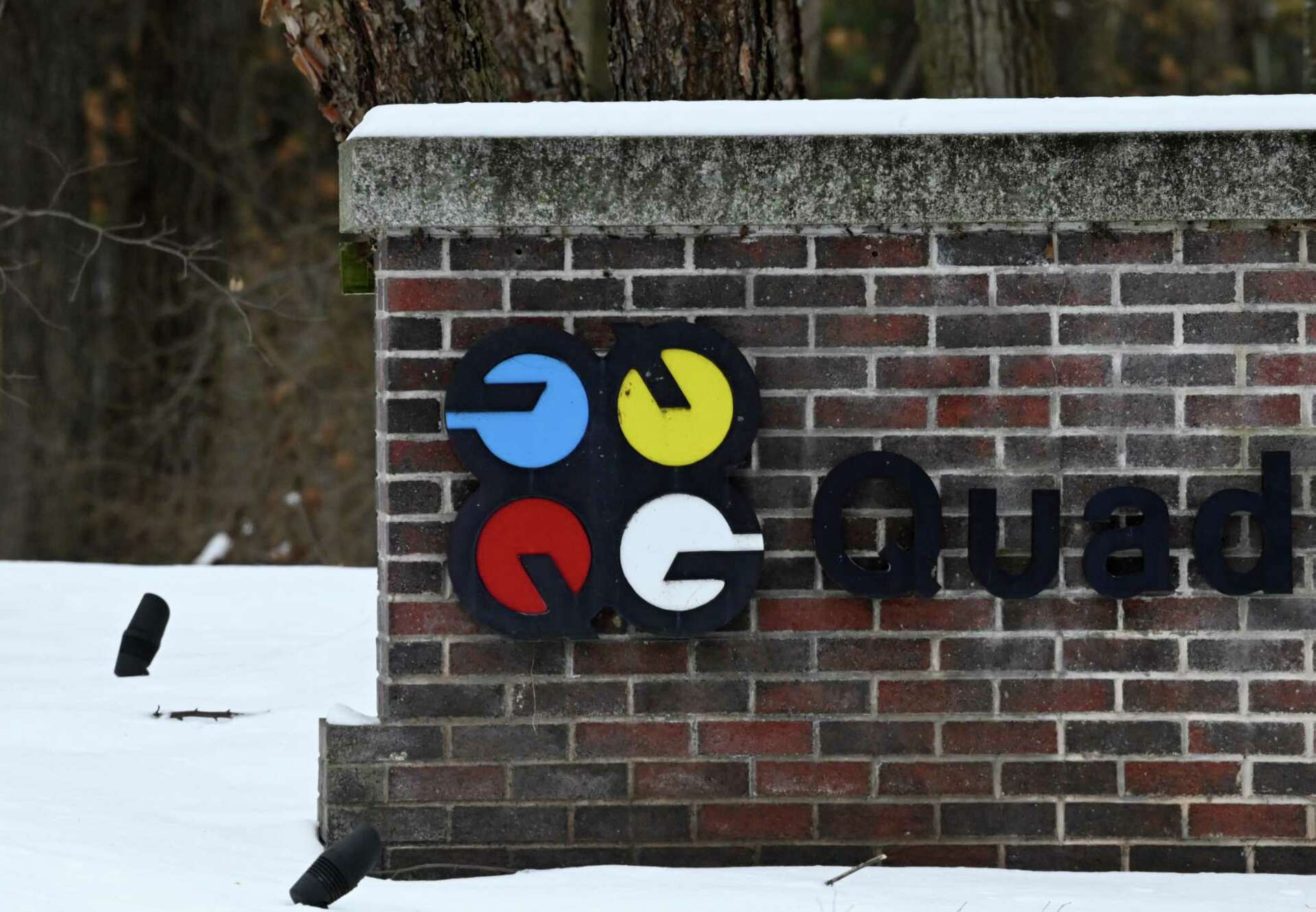 Quad to close Saratoga Springs plant amid industry decline