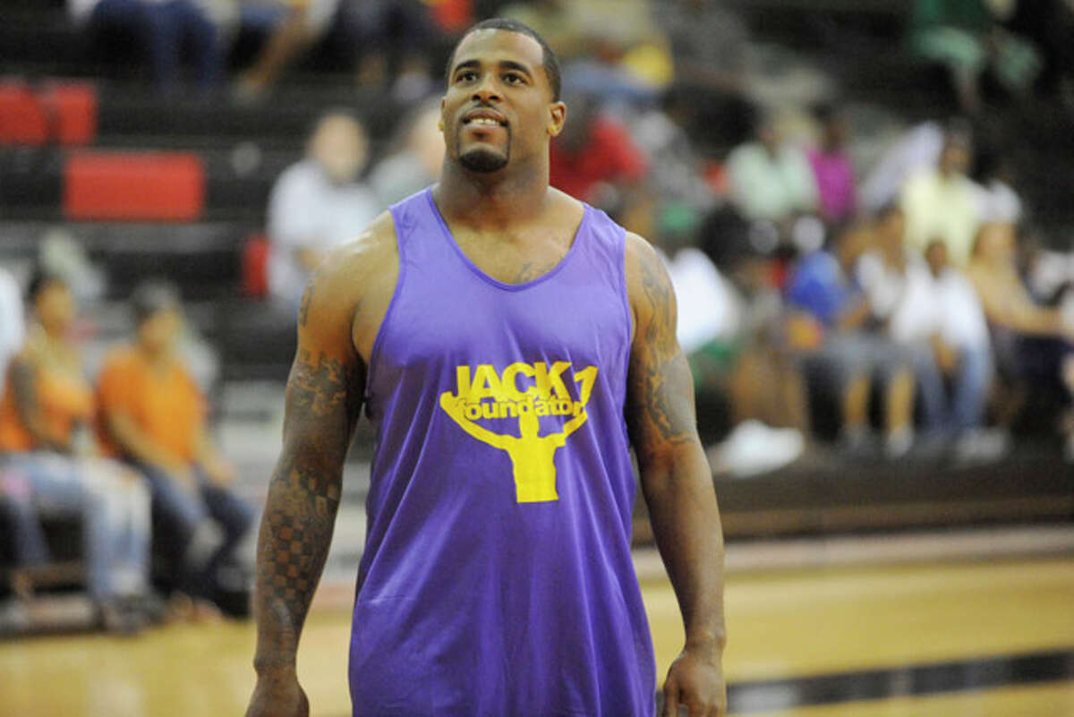 Lawrence Vickers of the Cleveland Browns warms up during the Stephen Jackson celebrity All-Star game at Port Arthur Memorial High School gymnasium. Friday, July 16, 2010. Valentino Mauricio/The Enterprise