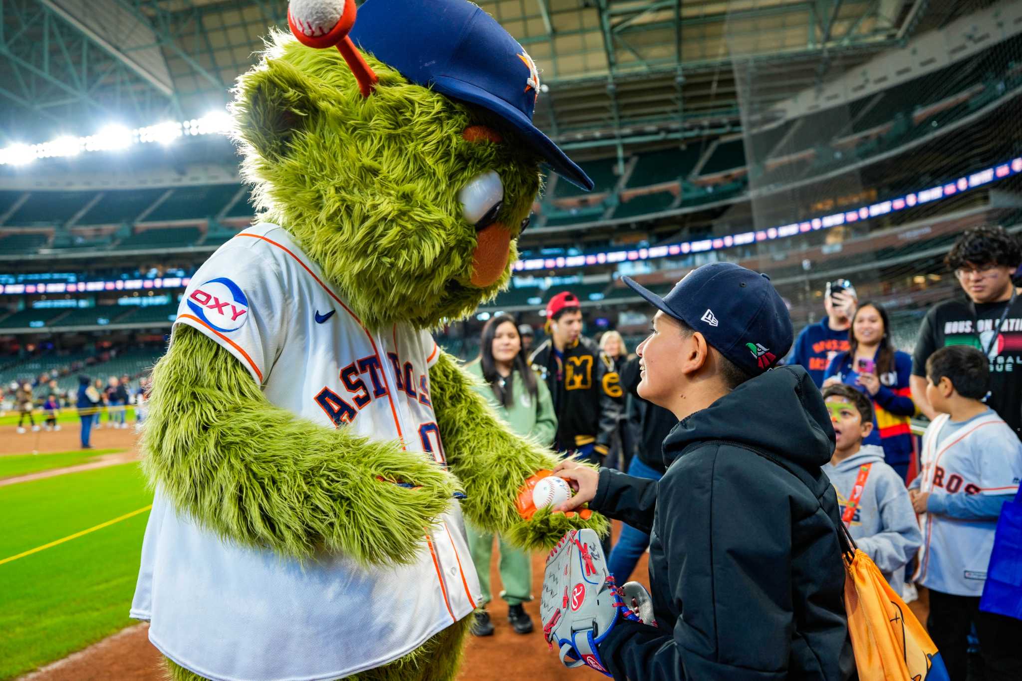 All-Star Game: Astros mascot drops Uno reverse card on booing fans