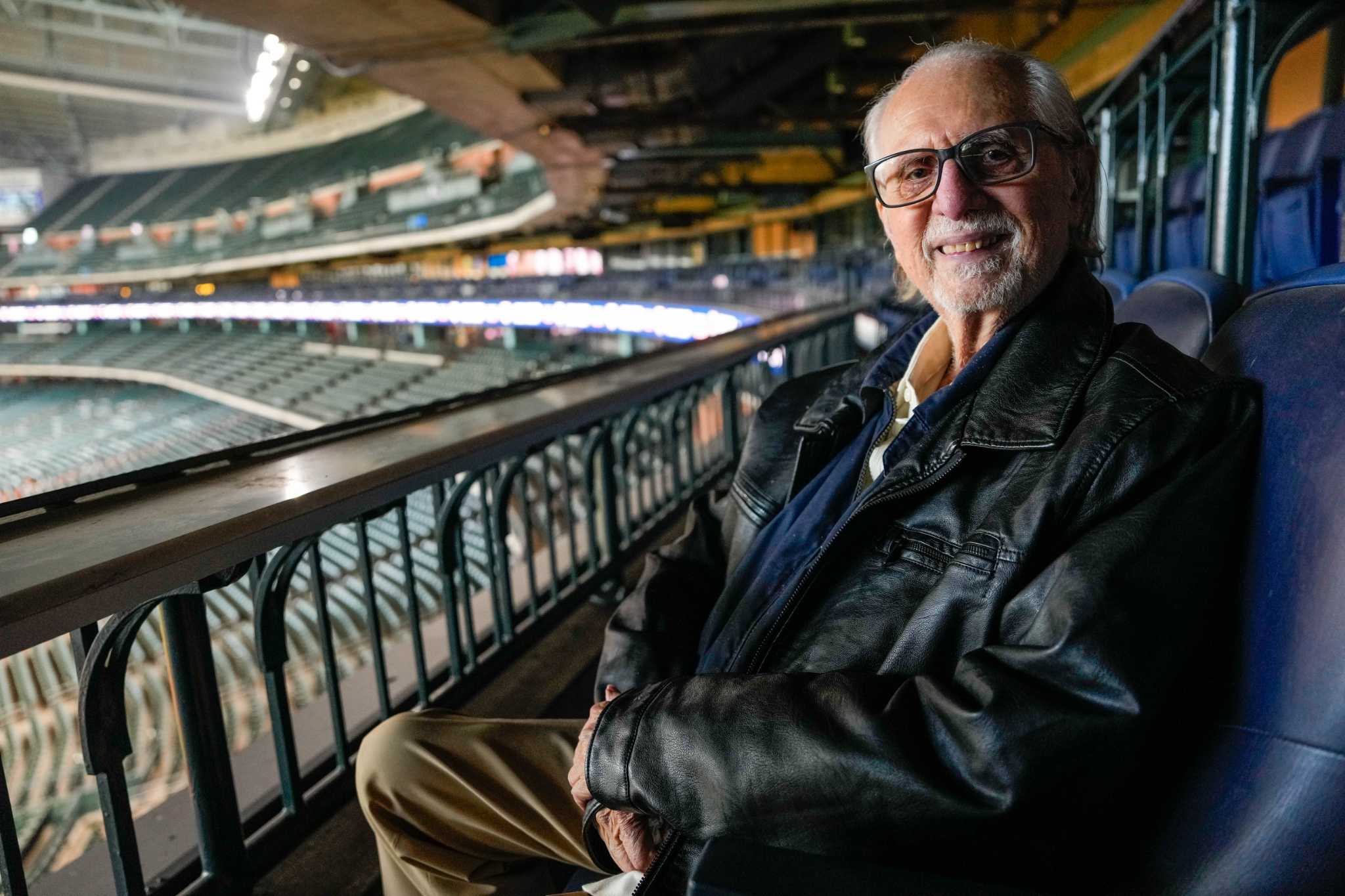 René Cárdenas grateful to enter Houston Astros Hall of Fame