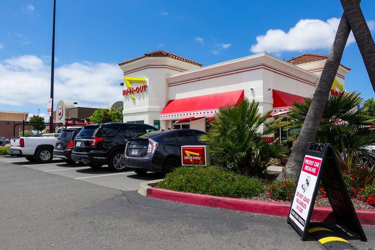 In-N-Out owner bashes Oakland in addressing store closure