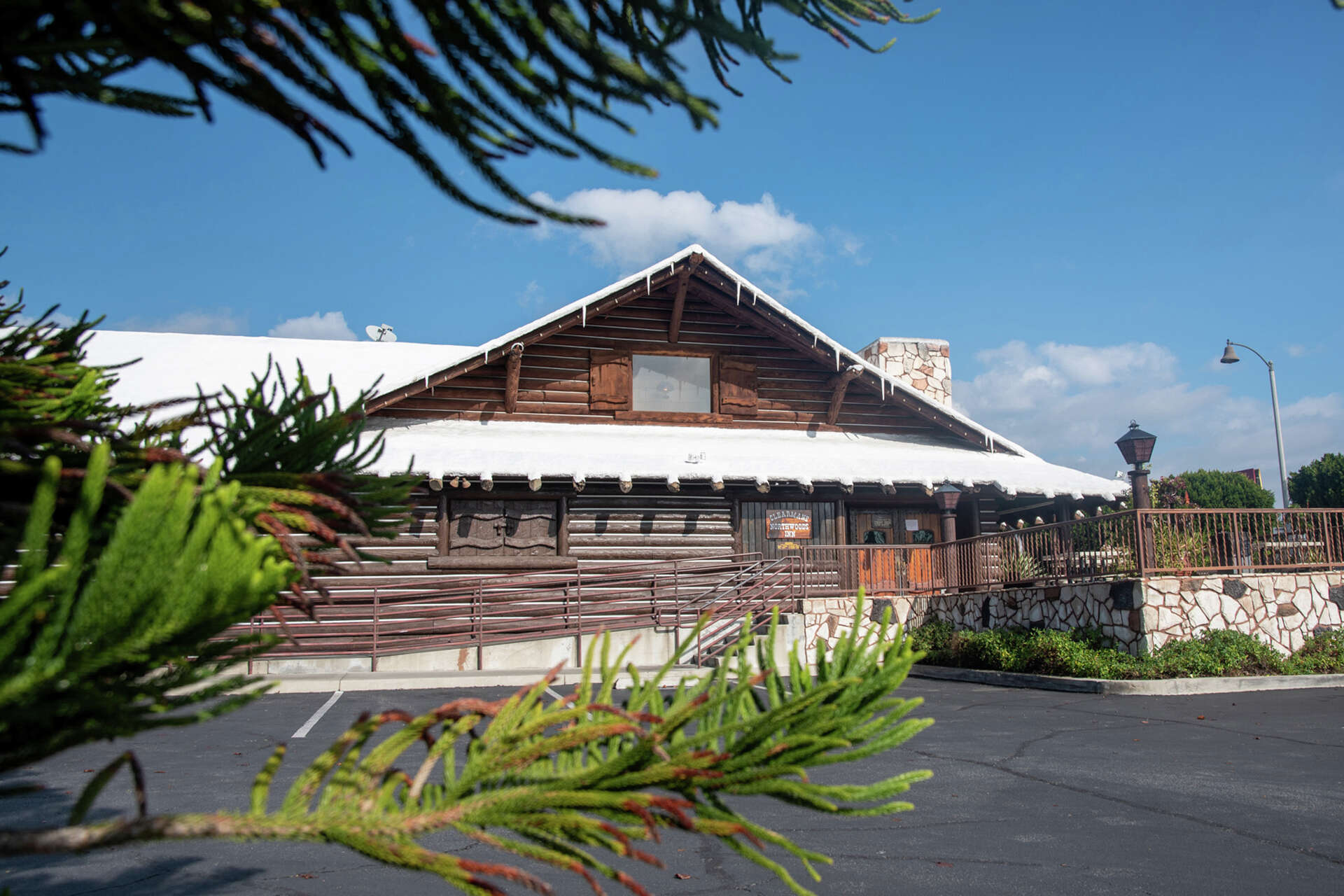 The small Calif. restaurant chain with big steaks and kitschy decor