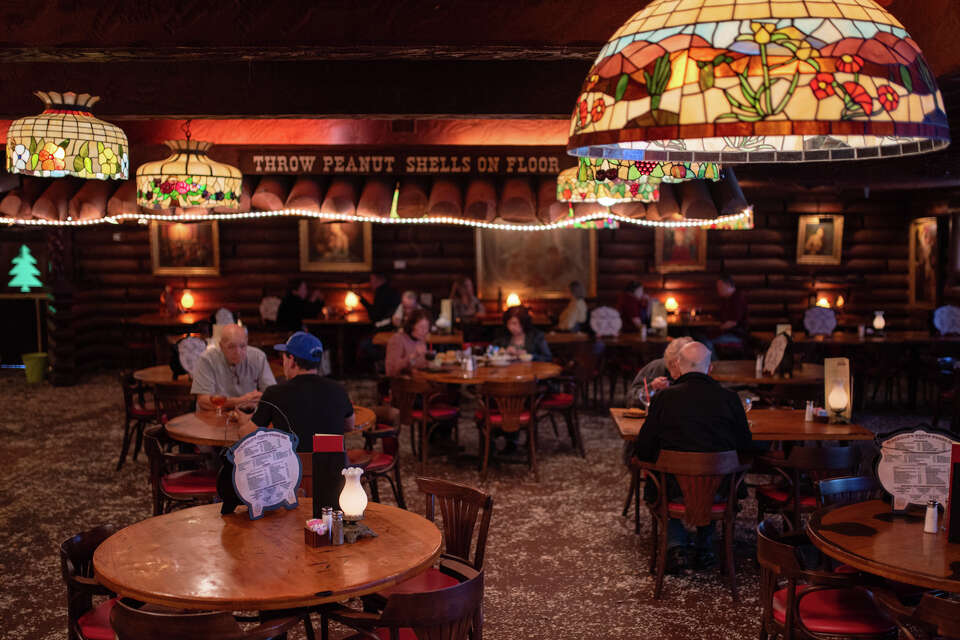 The small Calif. restaurant chain with big steaks and kitschy decor