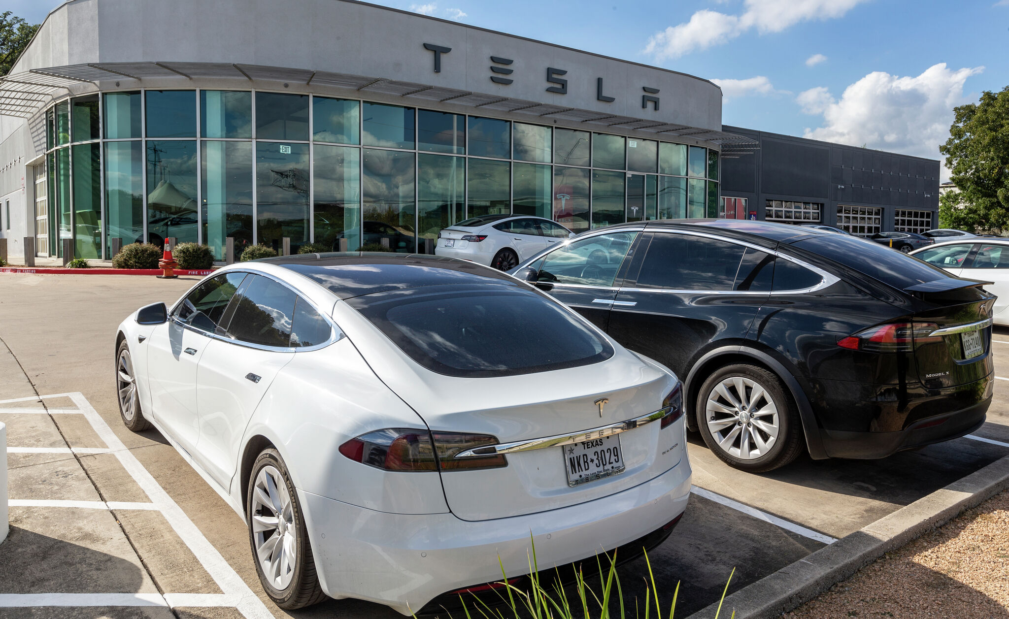 Tesla profit plummets as sales slow despite price cuts, cheap loans