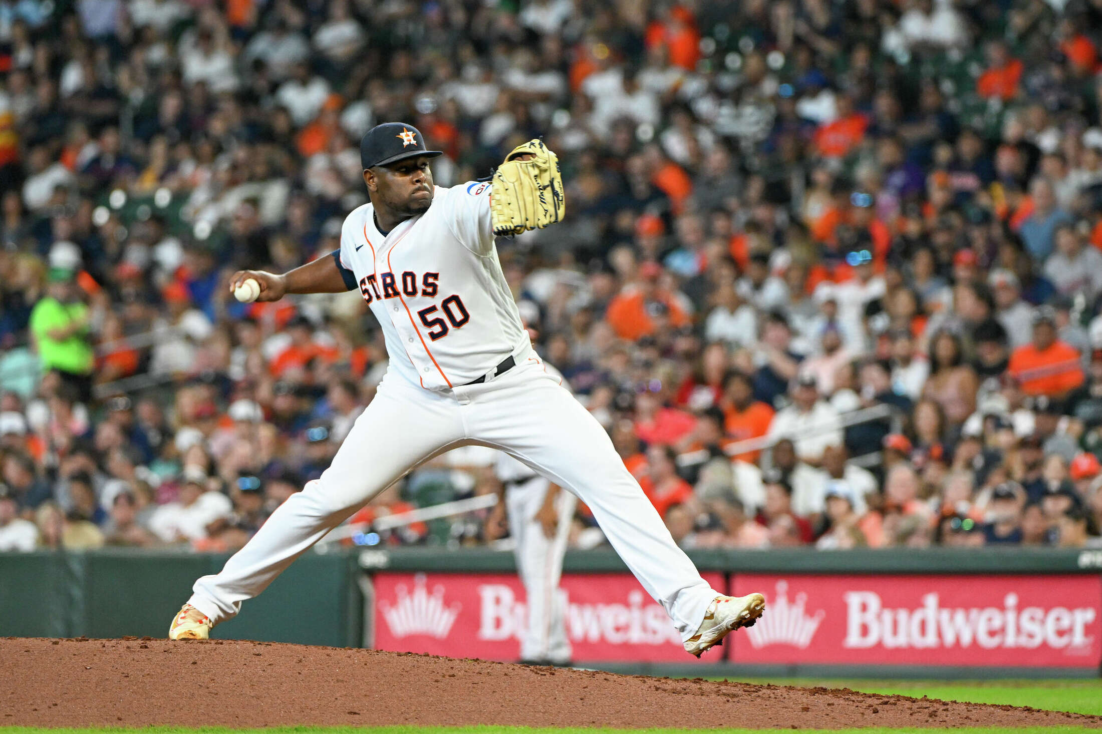 Former Astros pitcher Hector Neris agrees to deal with Cubs