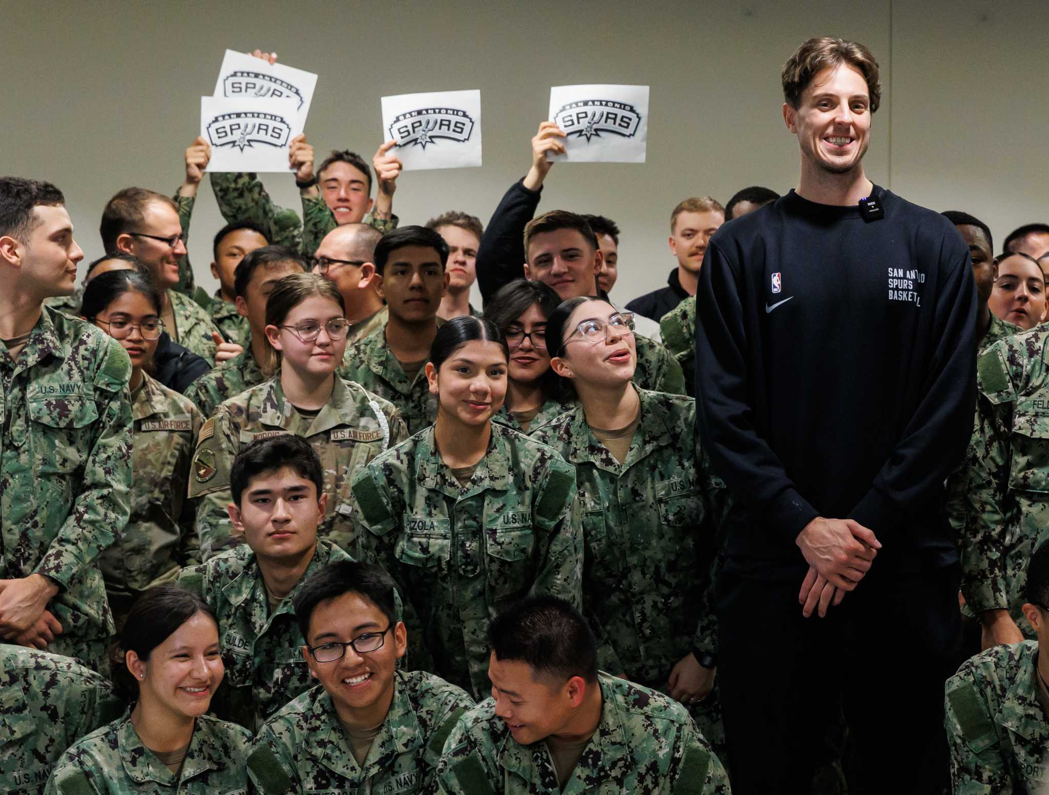 Spurs center Zach Collins coached on being combat medic