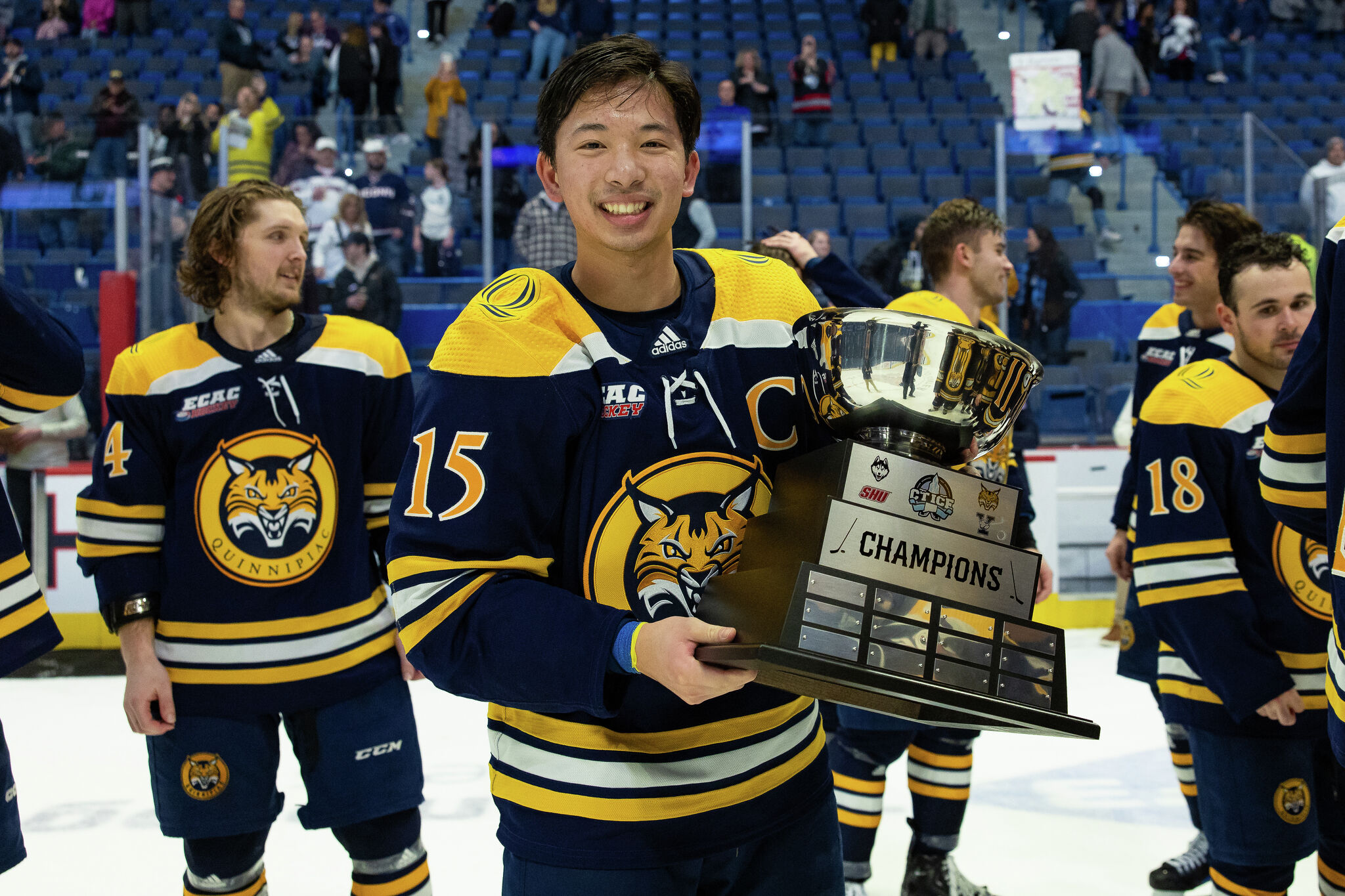 Quinnipiac hockey tops UConn for Connecticut Ice championship