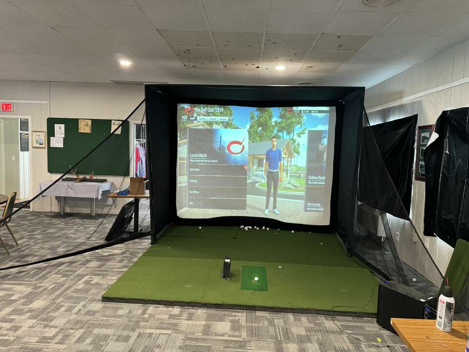 Ubly Heights golf simulator a success for community and golfers