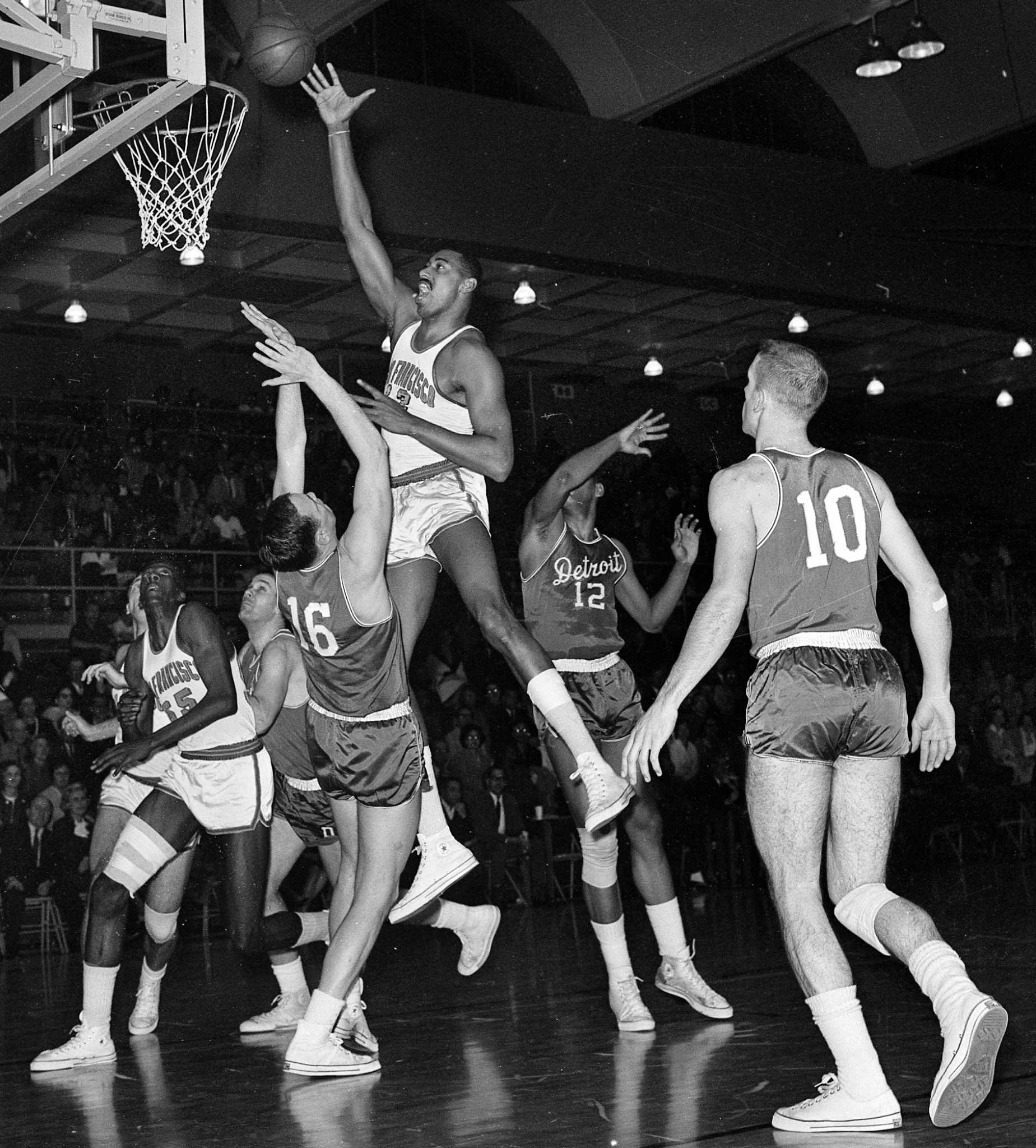 76ers’ Joel Embiid evokes the dominance of ex-Warrior Wilt Chamberlain