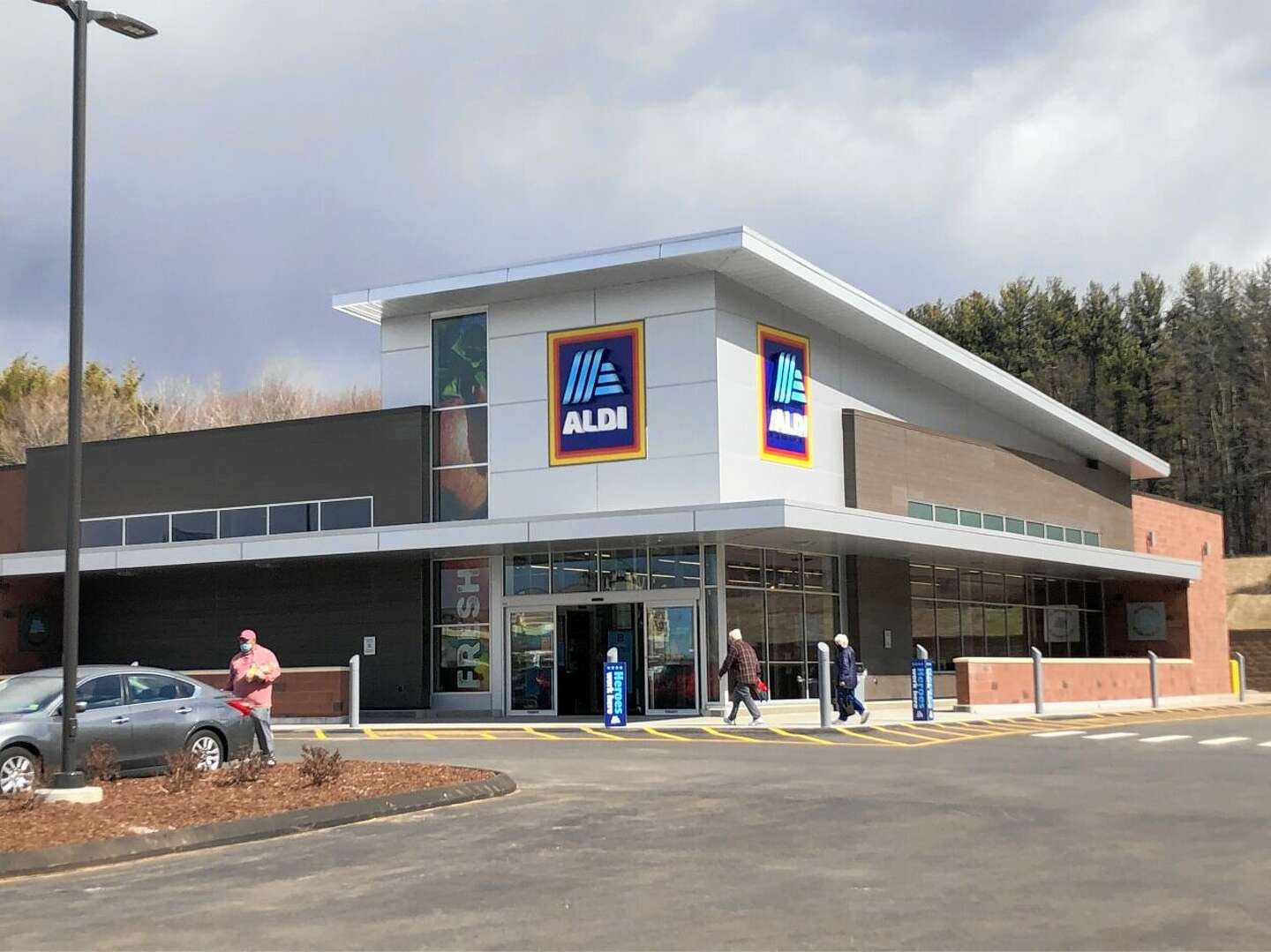 Which CT grocery store is the cheapest? Comparing prices in Milford.