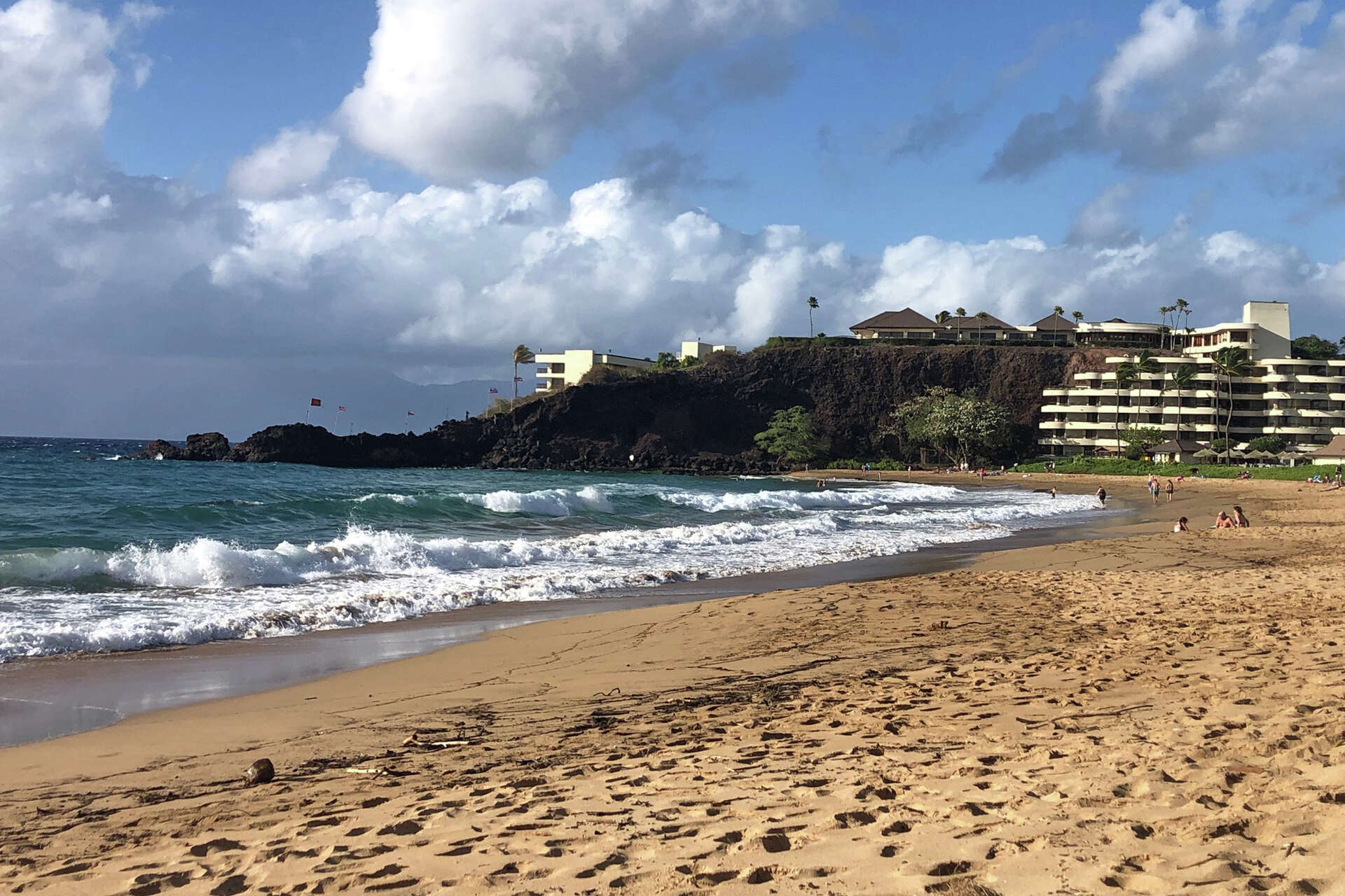 Popular Maui beaches remain open despite no official word they’re safe