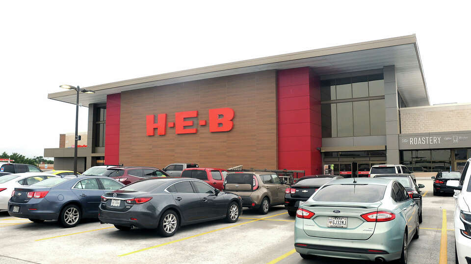 Outside view of the HEB on Bissonnet in Bellaire 