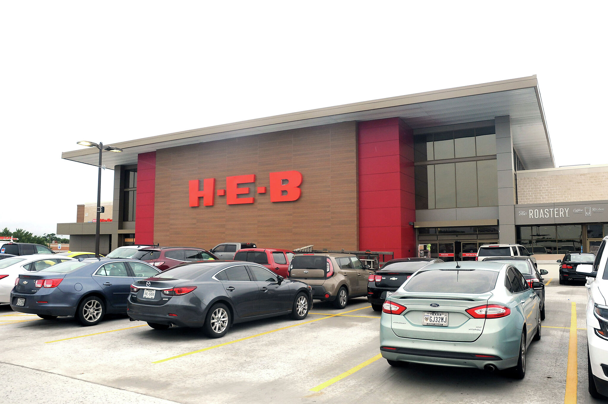 HEB's Charles Butt donates $20 million to support Texas food banks