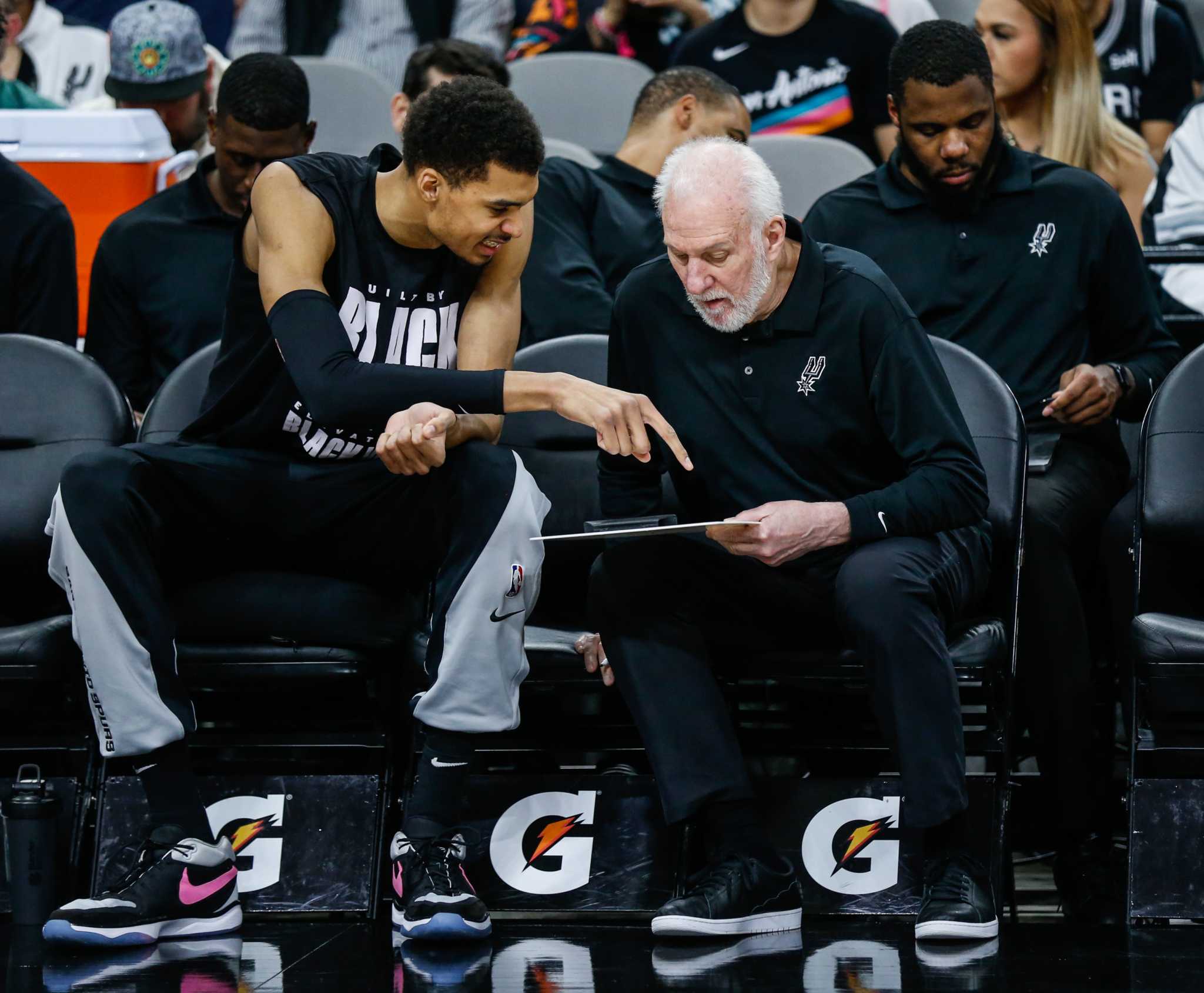 Wie die Spurs sich auf Gregg Popovichs Weisheit stützten, um die Dinge im ...