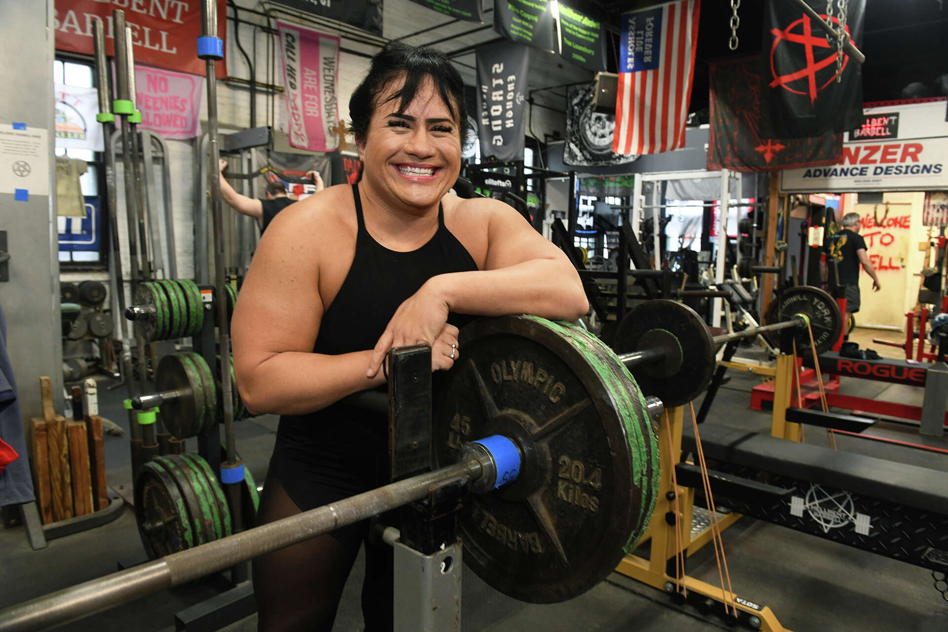 Hamden powerlifter, Bridgeport nurse breaks female bench press record