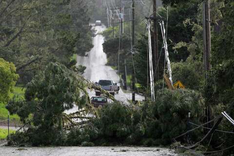 California storm live updates: Nearly 400,000 without power in Bay Are
