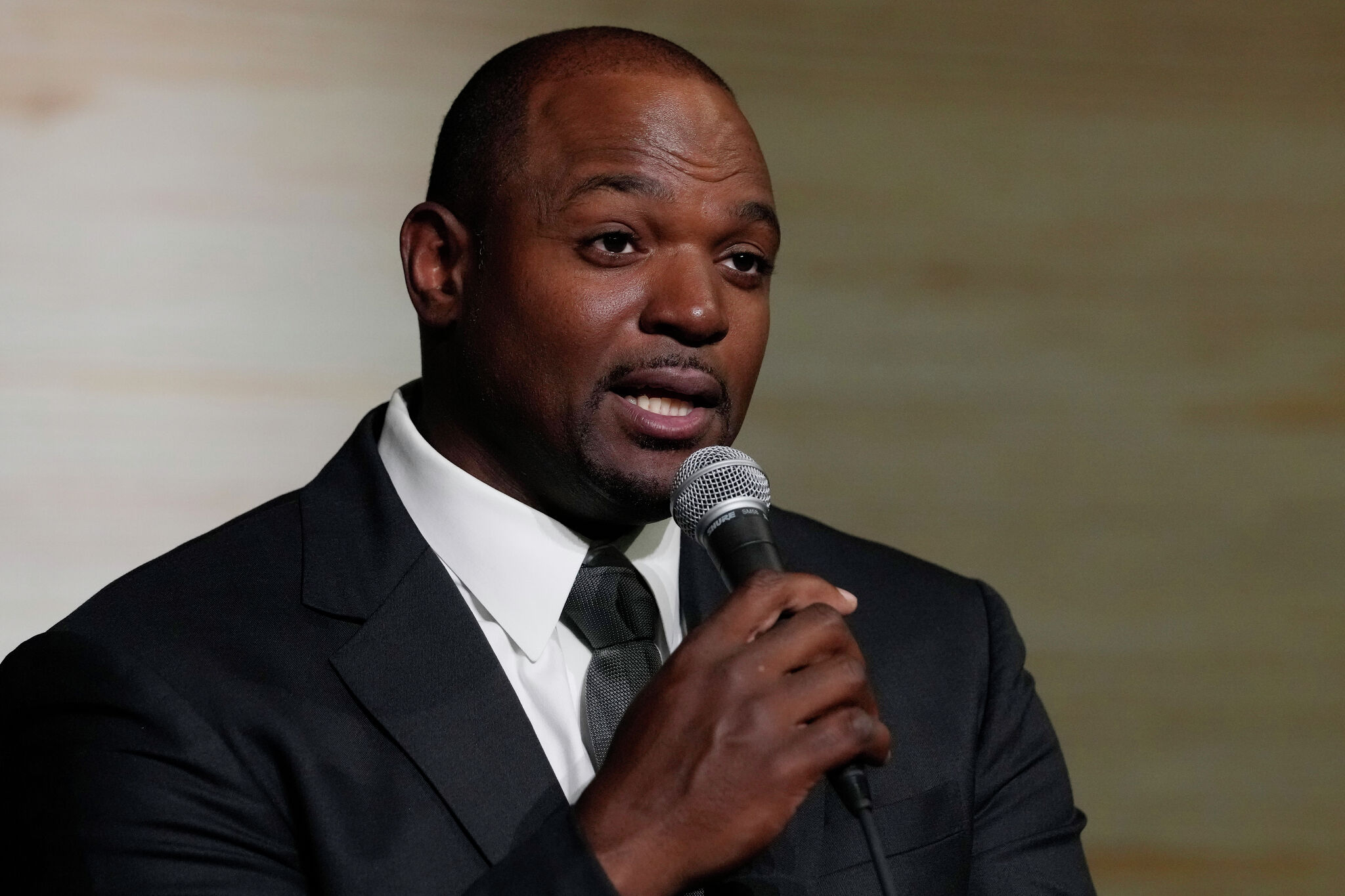 dwight-freeney-selected-to-pro-football-hall-of-fame-class-of-2024