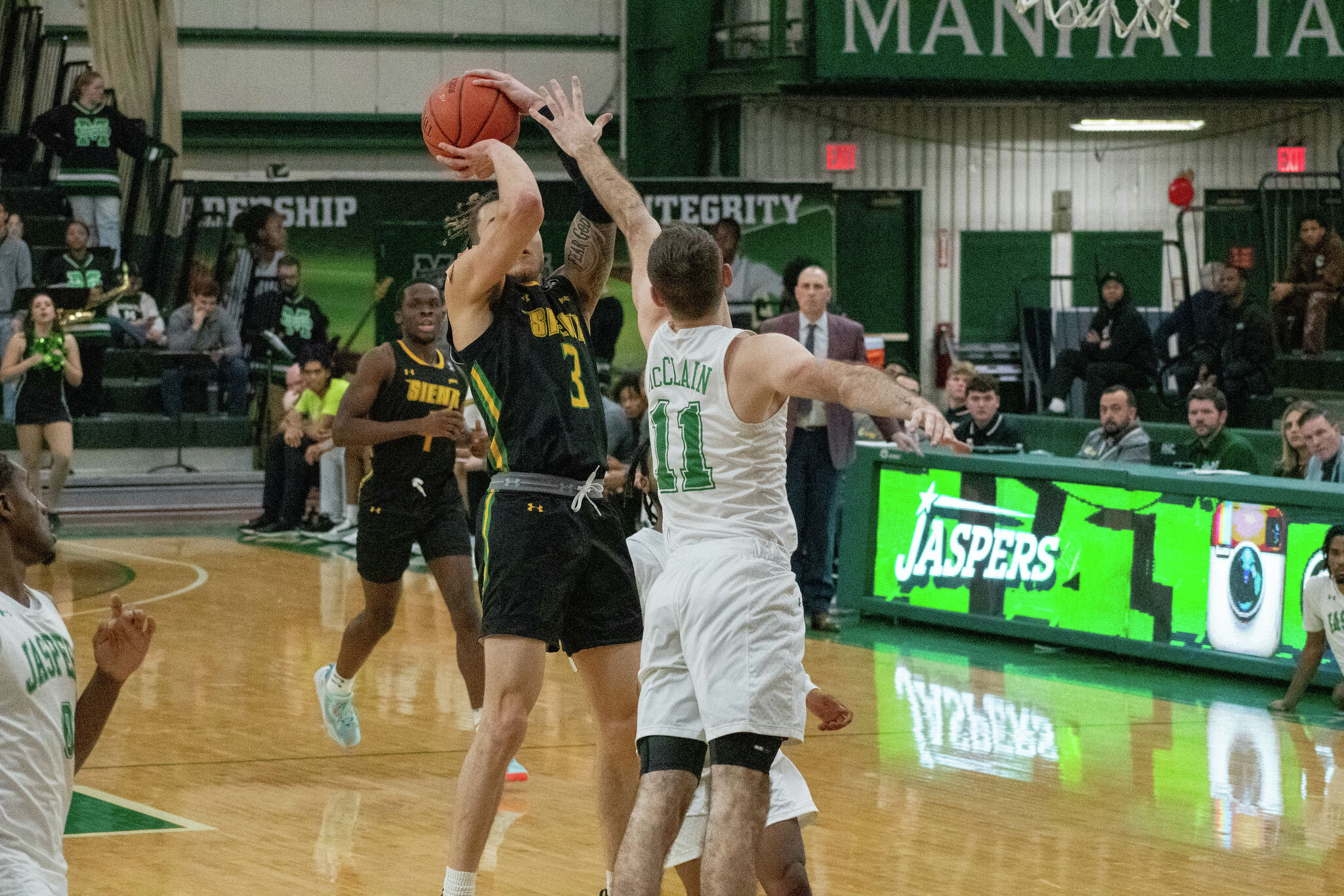 Siena Men's Basketball Rallies To Win At Manhattan