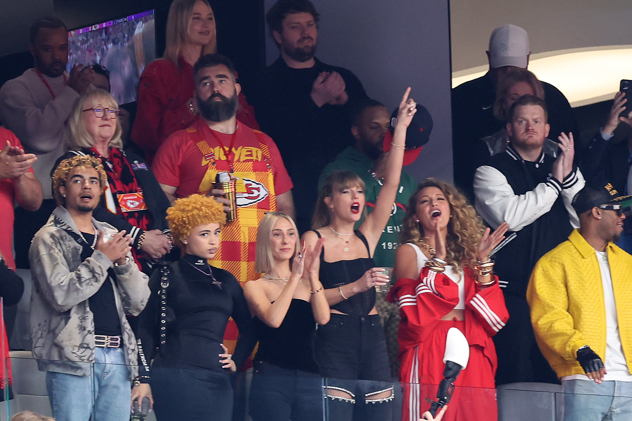 infamous-49ers-foe-spotted-by-taylor-swift-s-super-bowl-suite