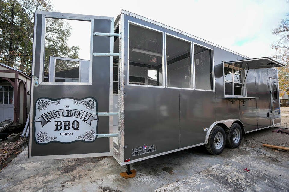 Rusty Buckle BBQ in New Caney reopens after Thanksgiving Day fire