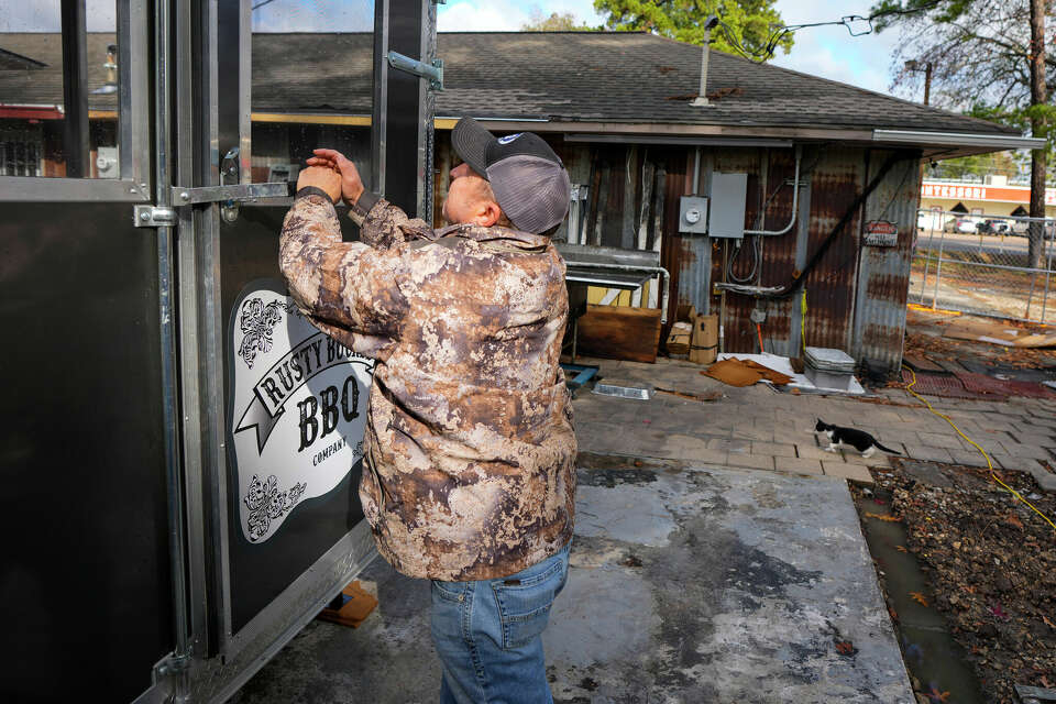 Rusty Buckle BBQ in New Caney reopens after Thanksgiving Day fire