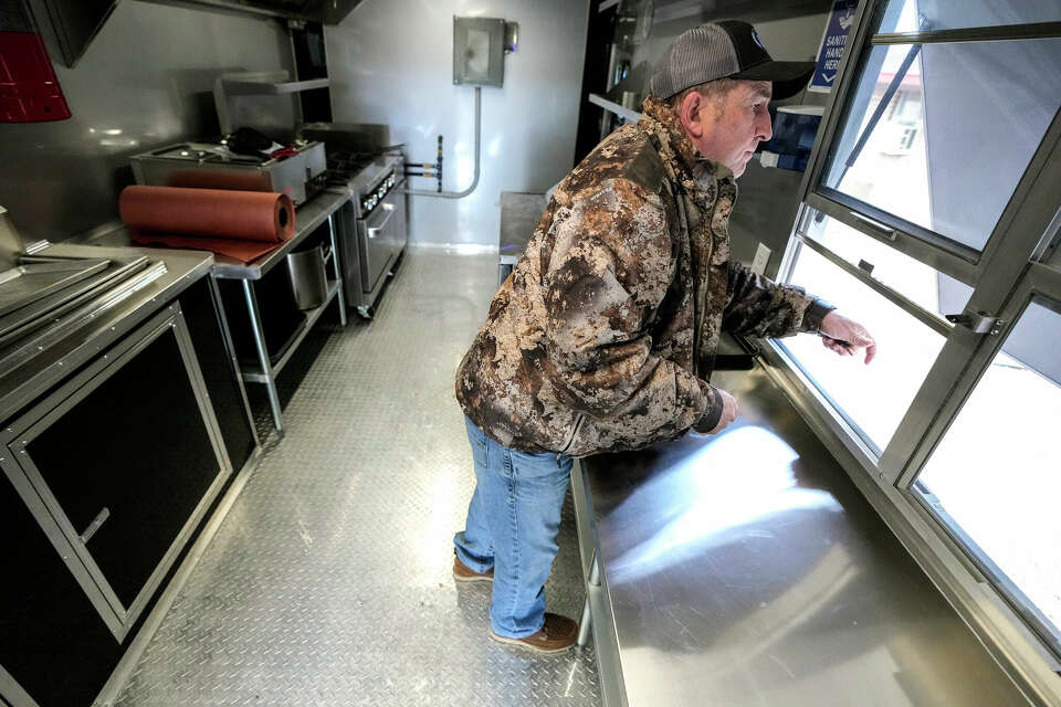 Rusty Buckle BBQ in New Caney reopens after Thanksgiving Day fire