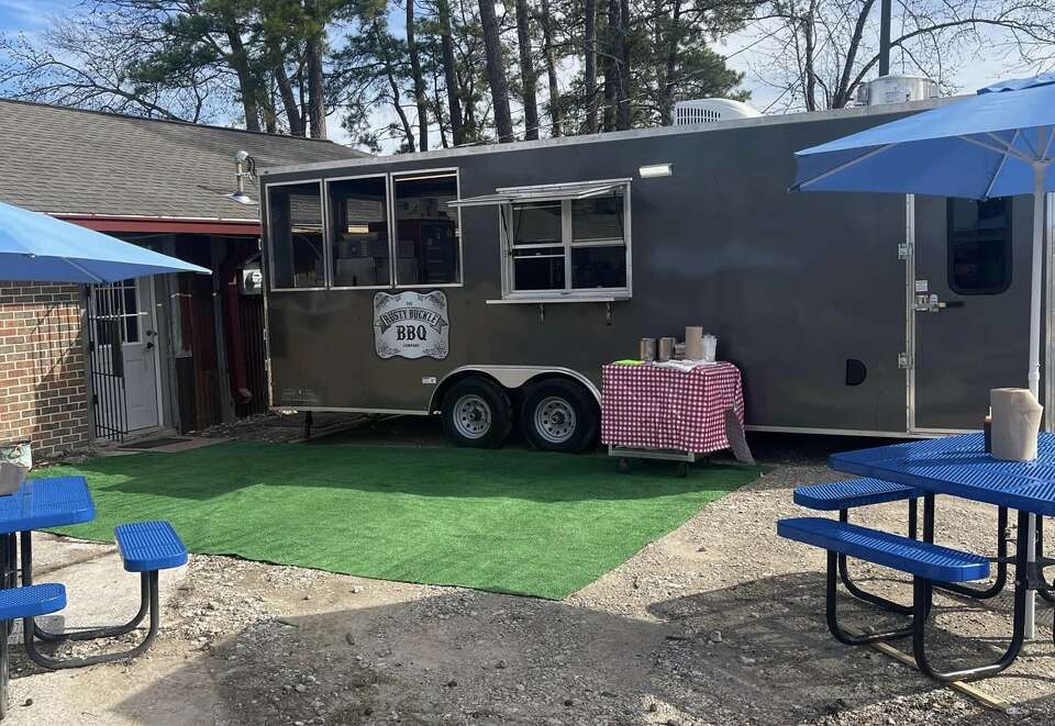 Rusty Buckle BBQ in New Caney reopens after Thanksgiving Day fire