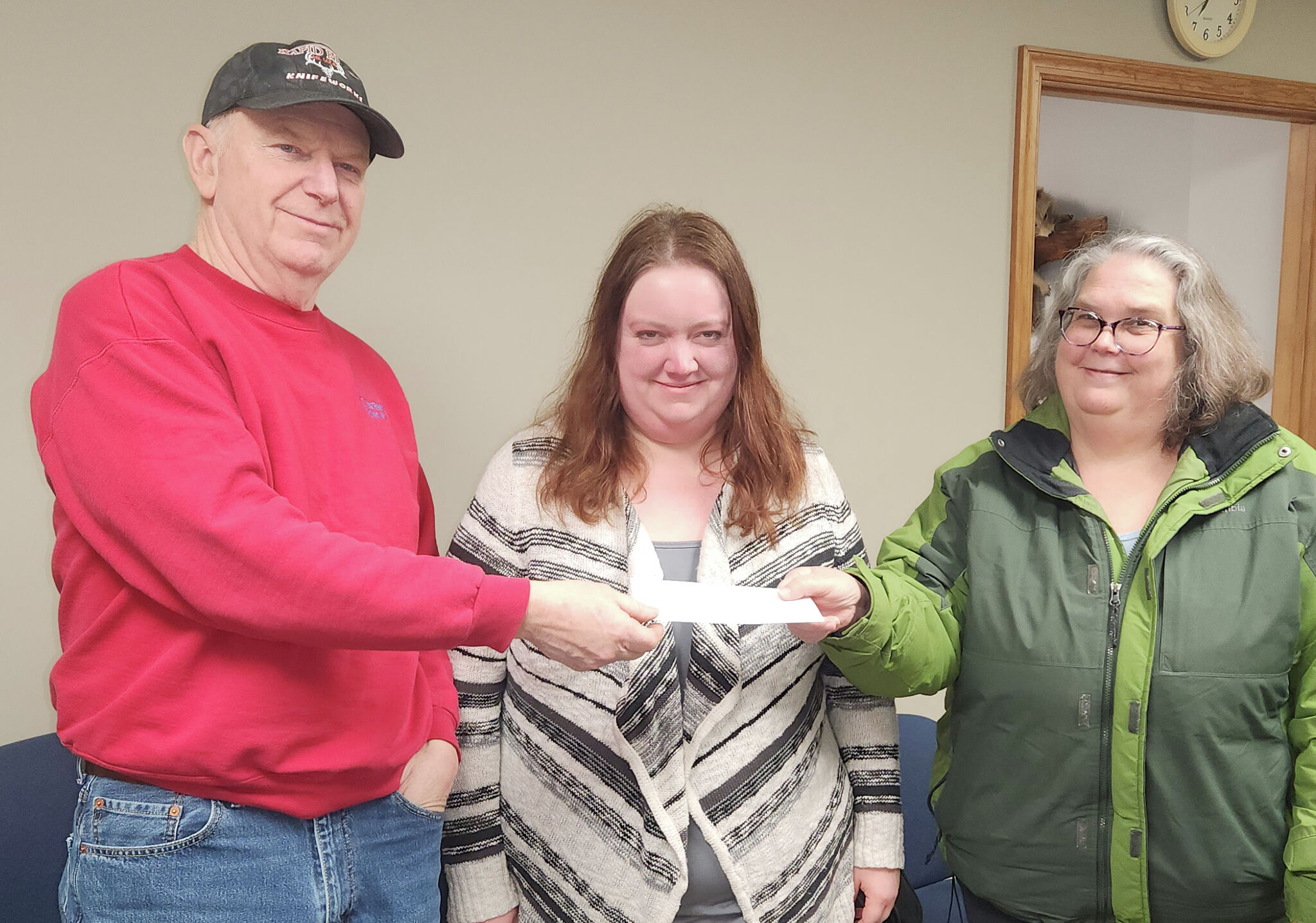 Lake County Michigan Chamber of Commerce donate money