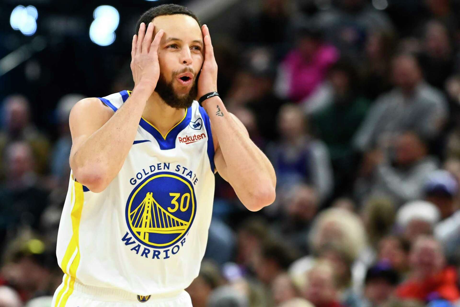 Steph Curry's historic heater fuels Warriors' climb up West standings