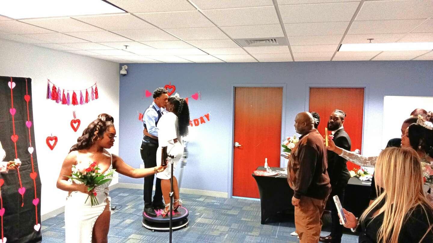 Hartford judge marries couples in a free ceremony on Valentine #39 s Day