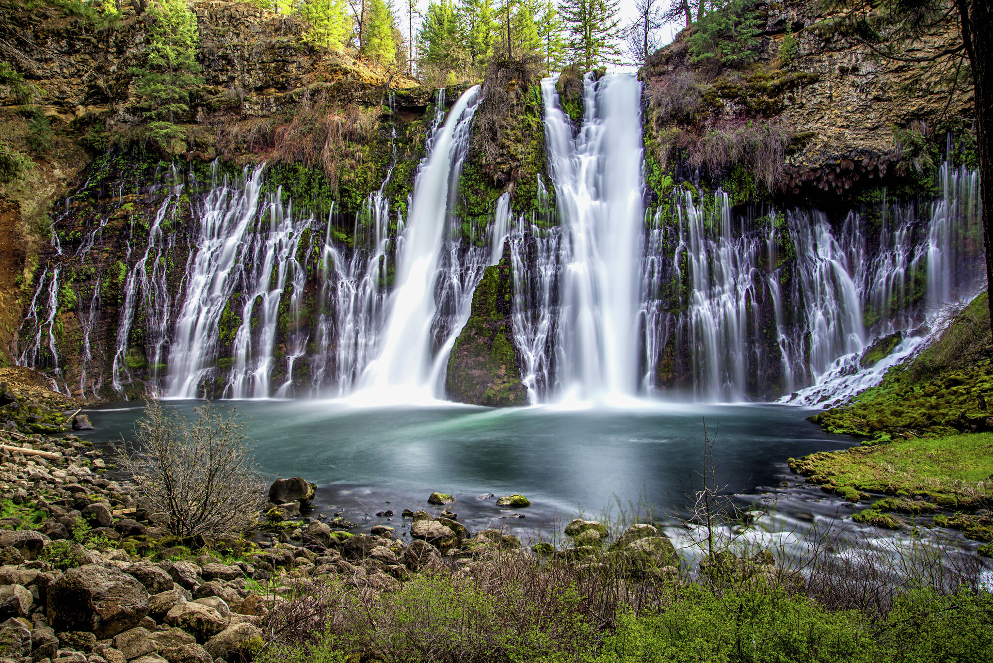 Huge Crowds At Calif Waterfall Caused So Much Damage It Has To Close