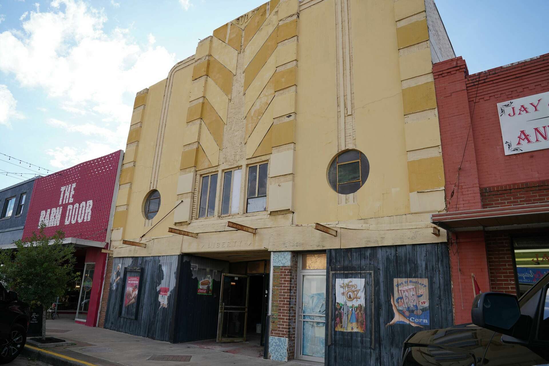 Cole Theater in Rosenberg donated to Fort Bend County