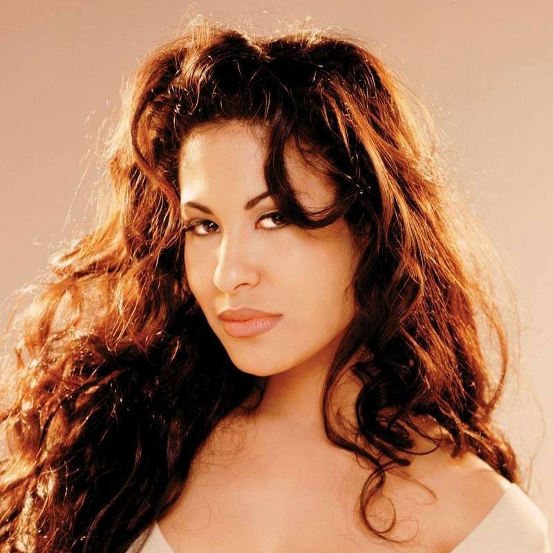 What if Selena Quintanilla-Perez didn't die? Where would she be today?, image size:1920x1920