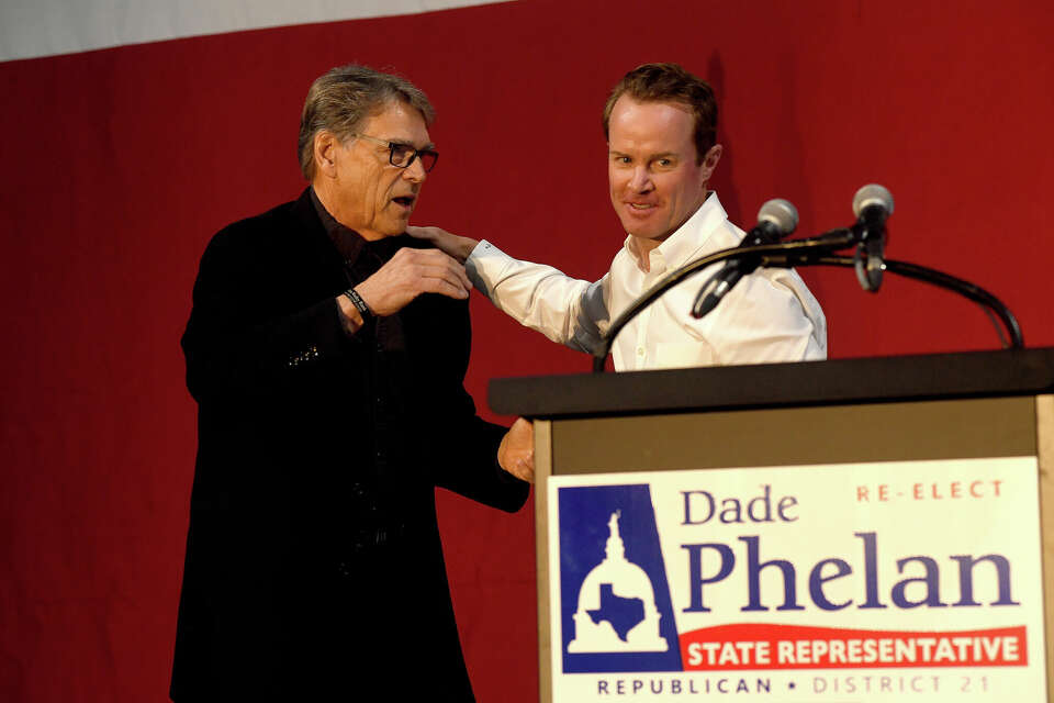 Former Governor Rick Perry endorses Dade Phelan at local rally