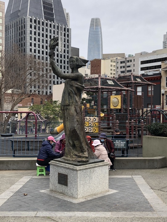 是否应该移除旧金山朴茨茅斯广场的纪念碑并更换？