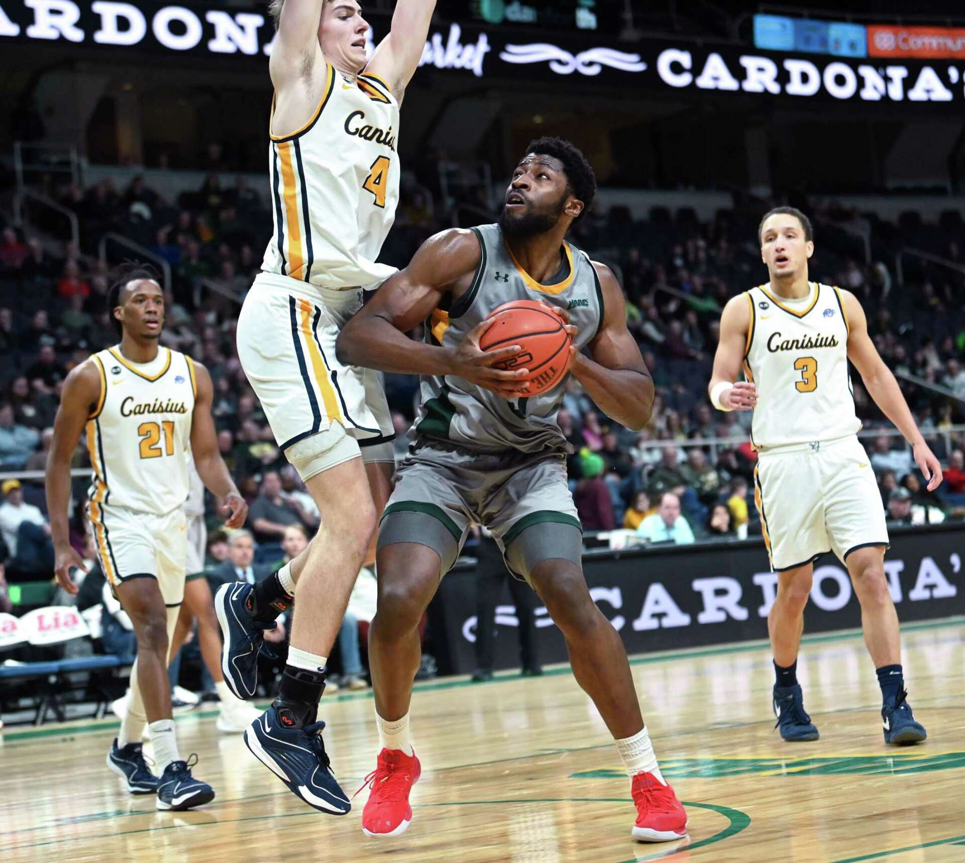 Siena men's basketball can't win for 1993-94 team