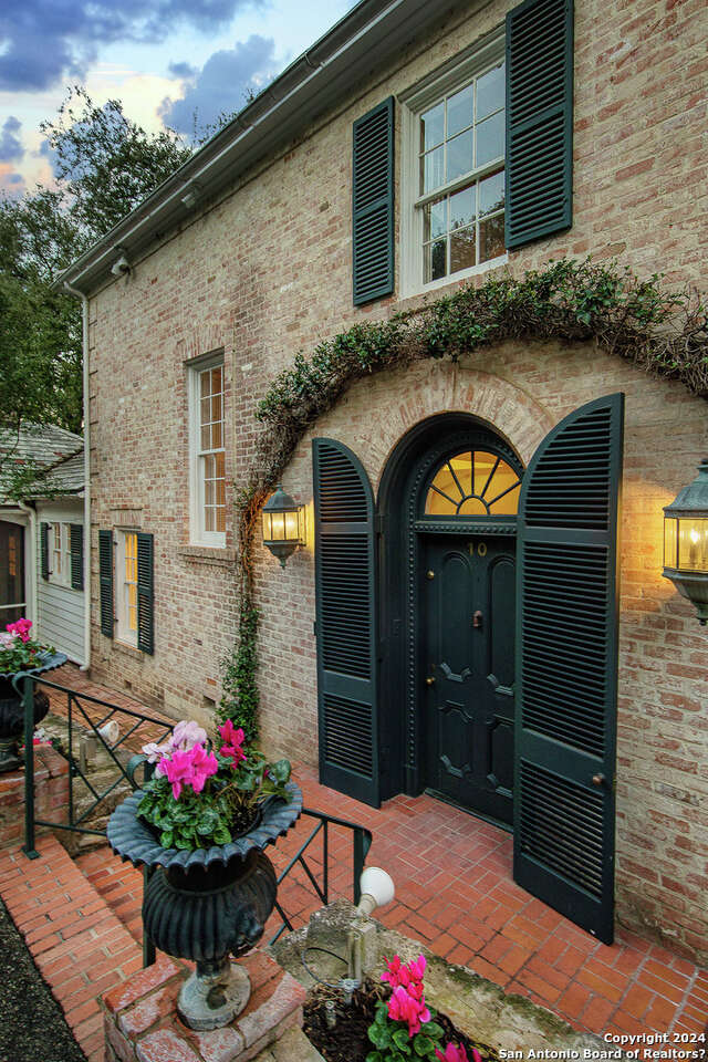 San Antonio real estate Olmos Park home lists for 2.75 million