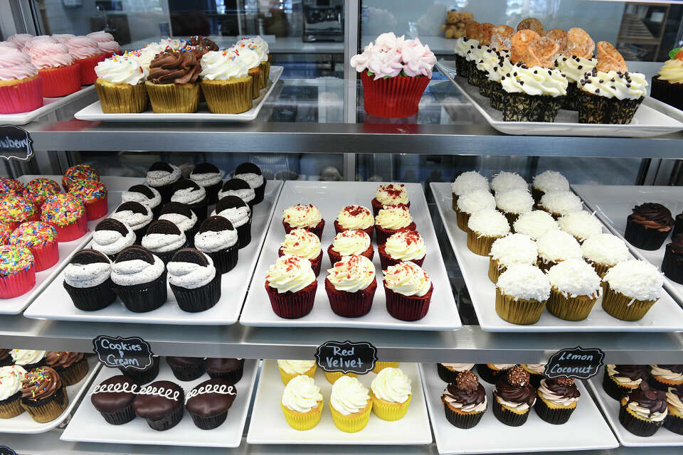 Alina's Cakes and Cookies expands to Westport