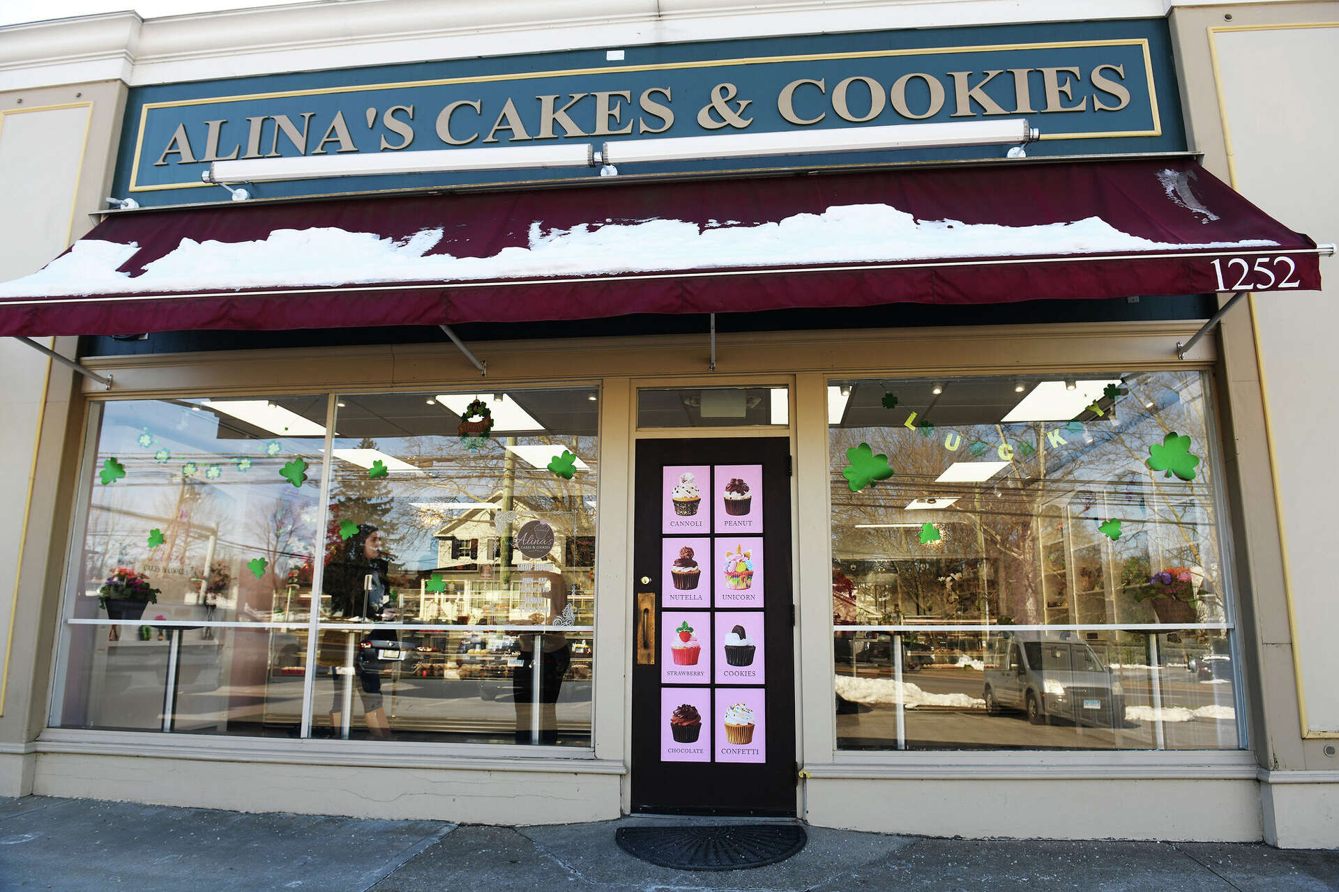 Alina's Cakes and Cookies expands to Westport