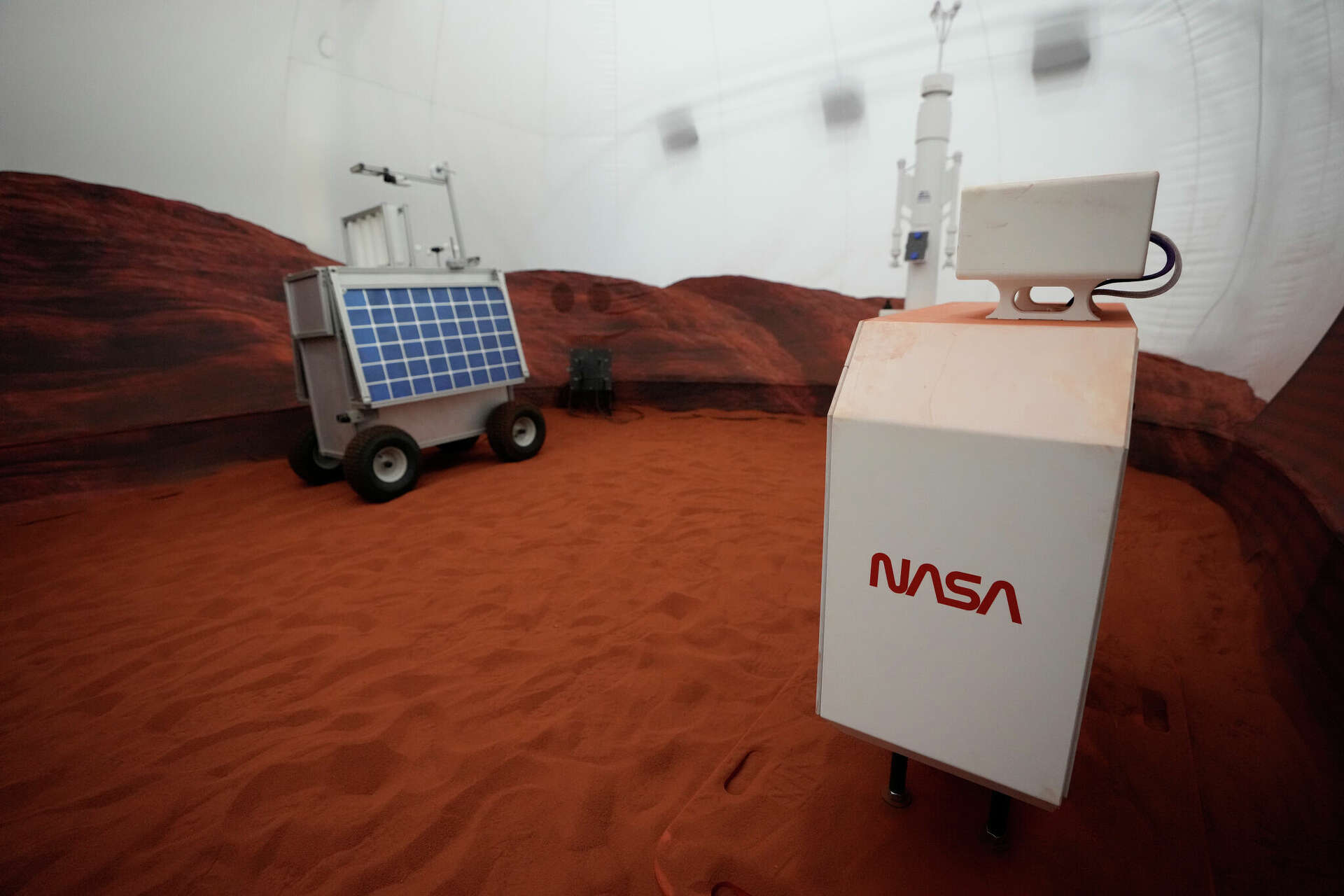 NASA seeks people who want to experience a yearlong visit to ‘Mars’