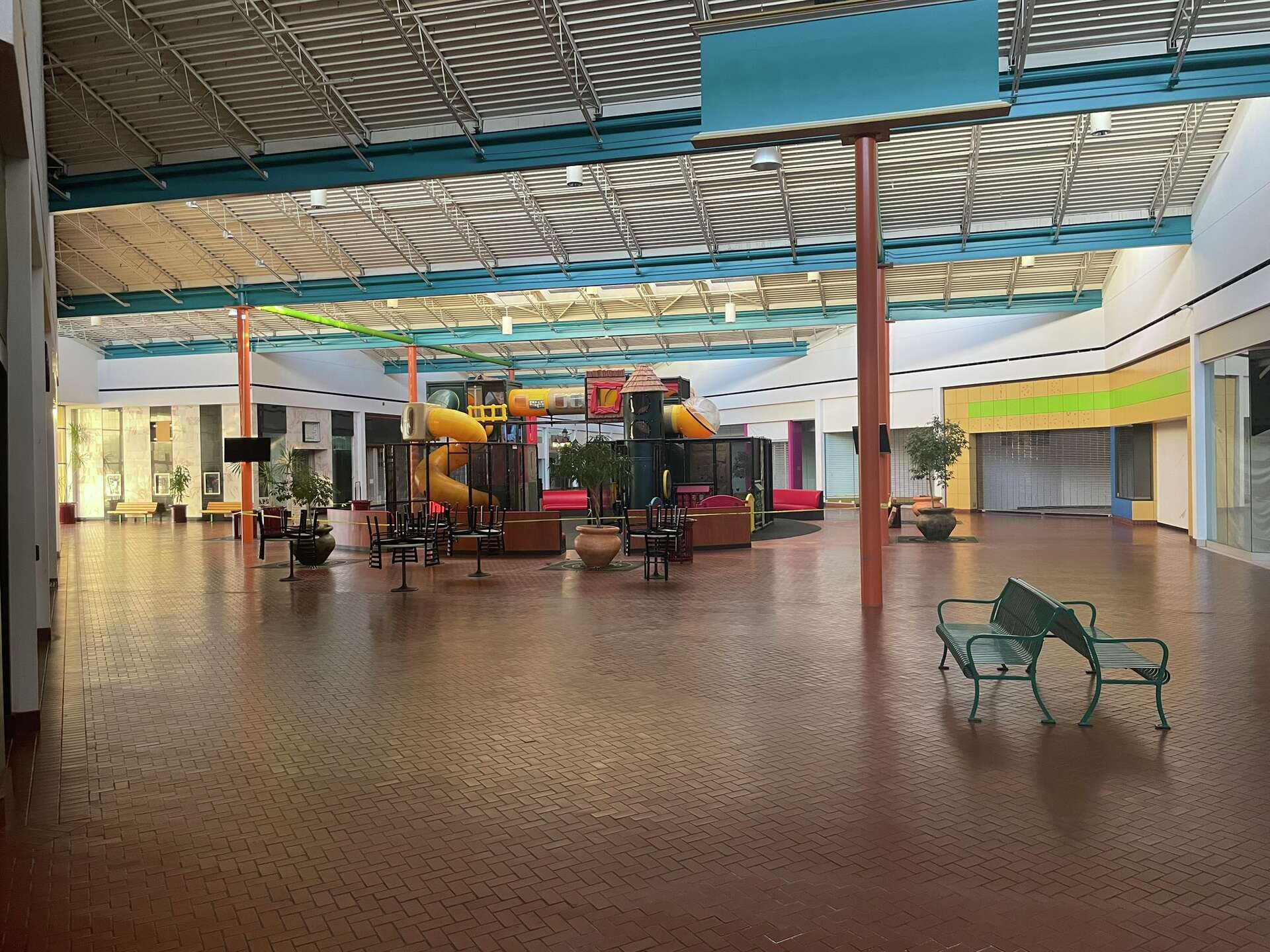 Zombie mall: Pasadena's Macroplaza Mall a peek into retail purgatory