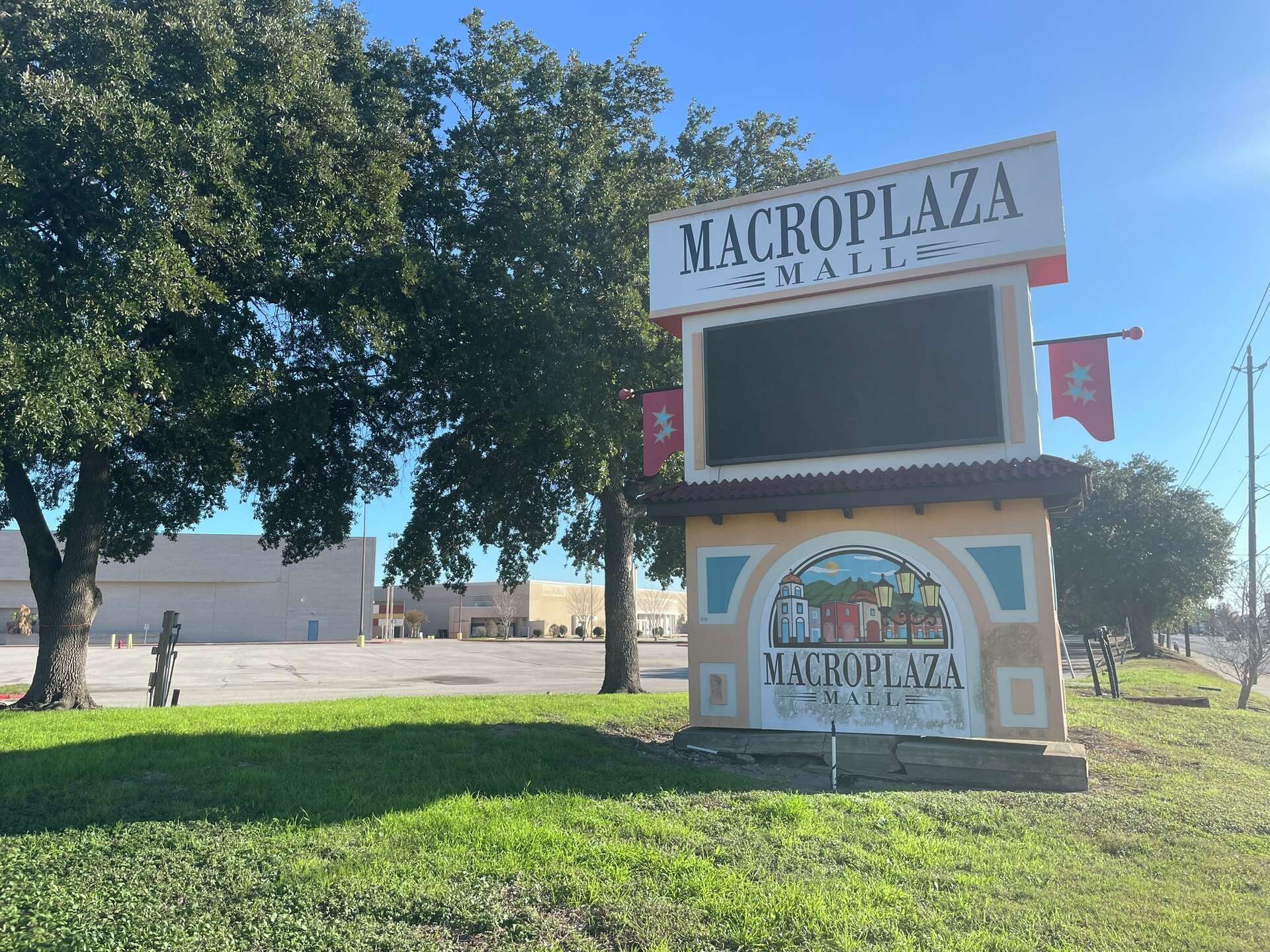 Zombie mall: Pasadena's Macroplaza Mall a peek into retail purgatory