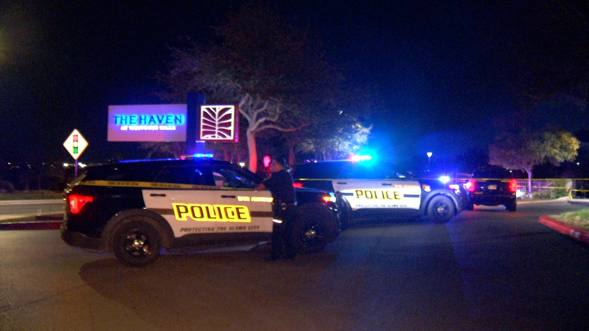 15-year-old shot in head outside a San Antonio apartment complex