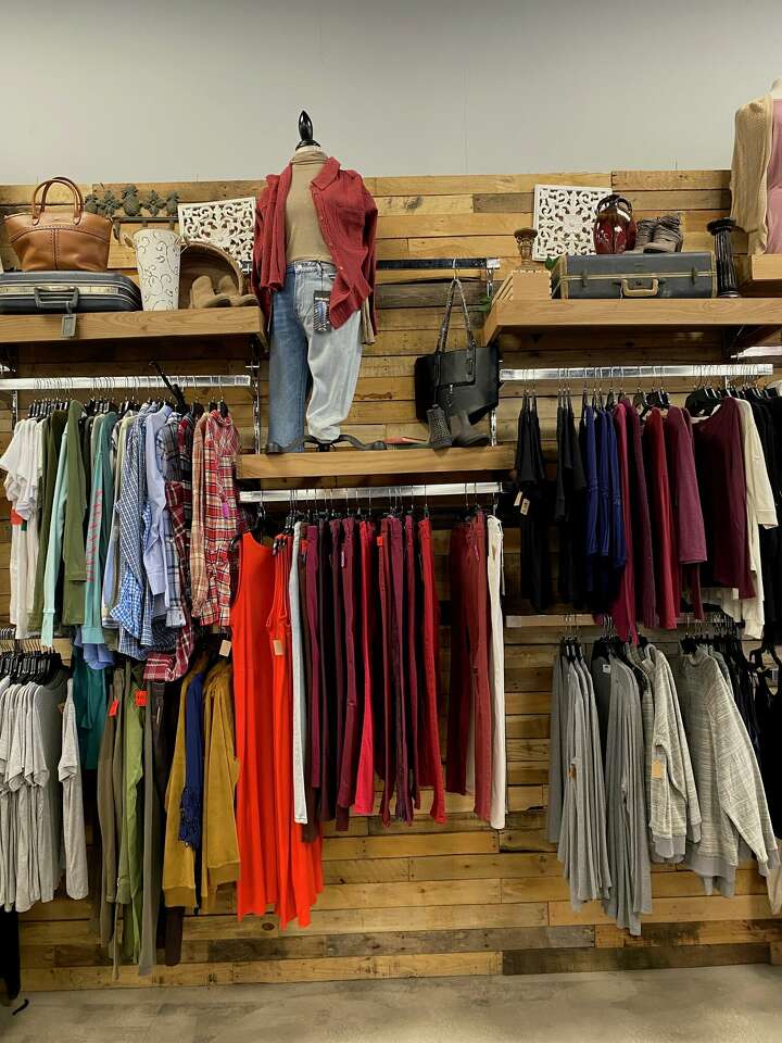 Best Thrift Stores in Jacksonville, FL, for Clothes and Decor