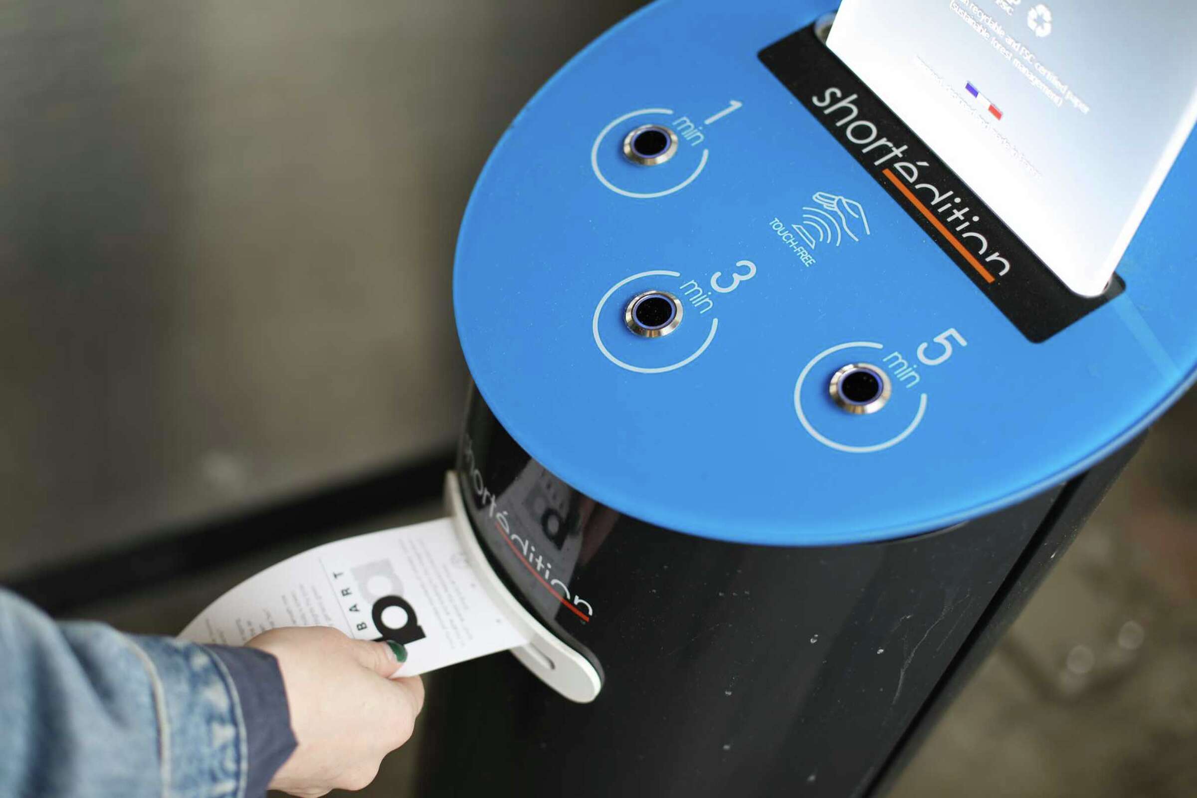 BART’s shortstory dispensers will expand across stations