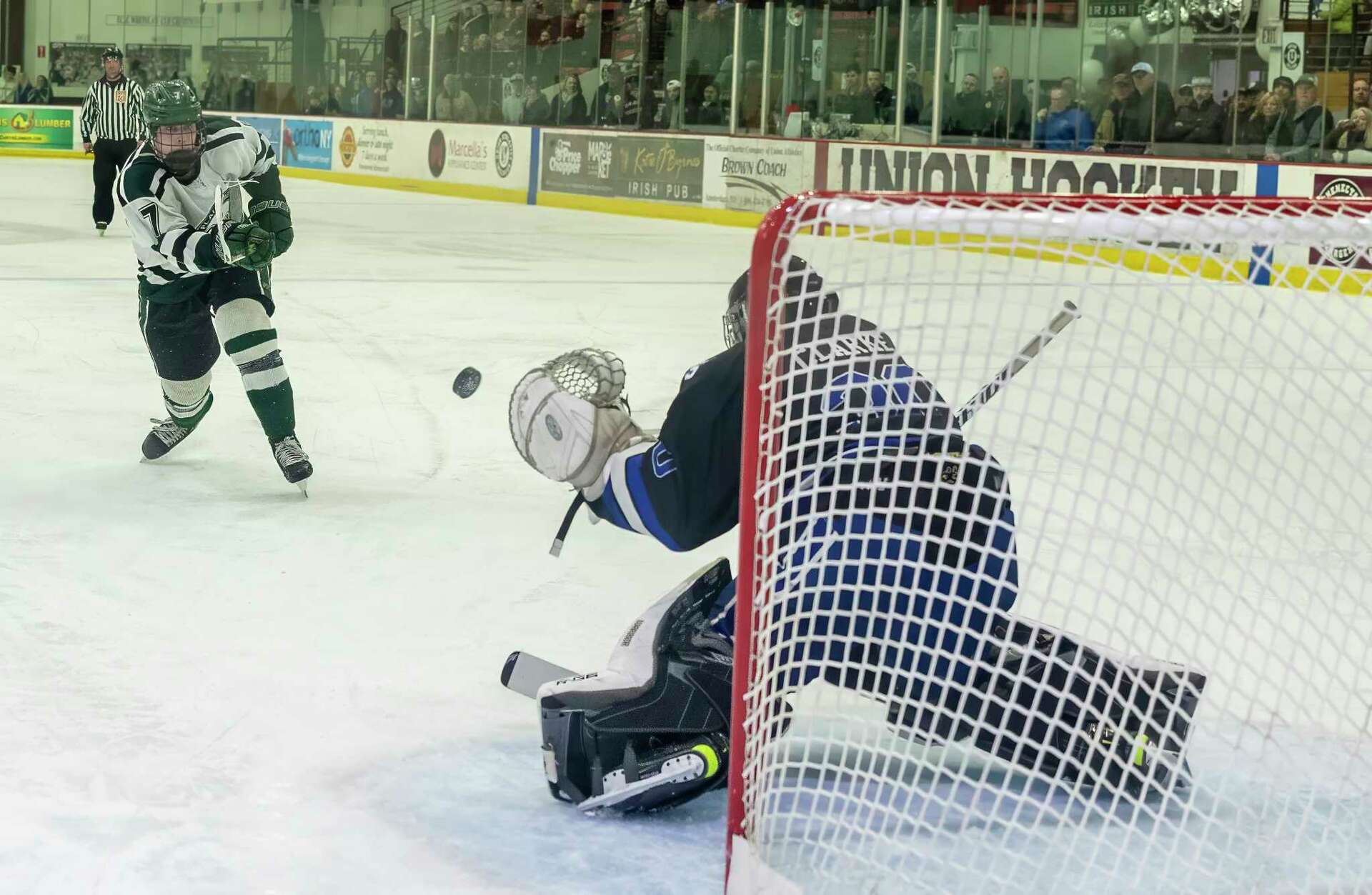 shenendehowa-tops-saratoga-in-section-ii-ice-hockey-final